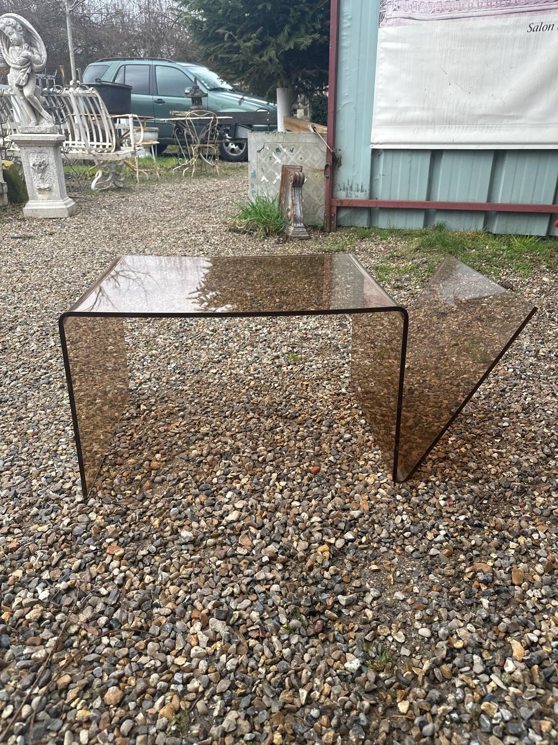 Coffee table with magazine holder