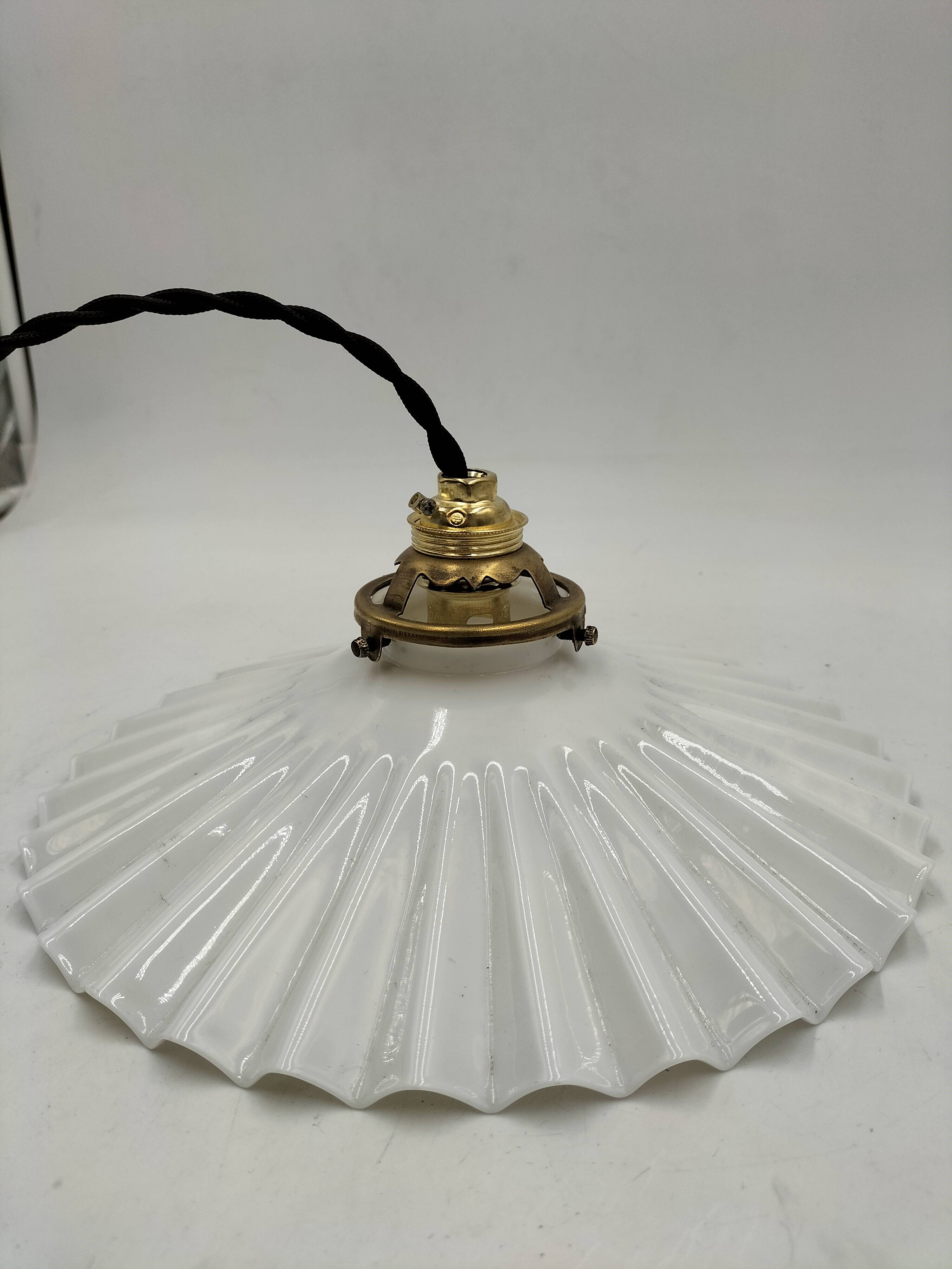 Opaline suspension with ceiling light