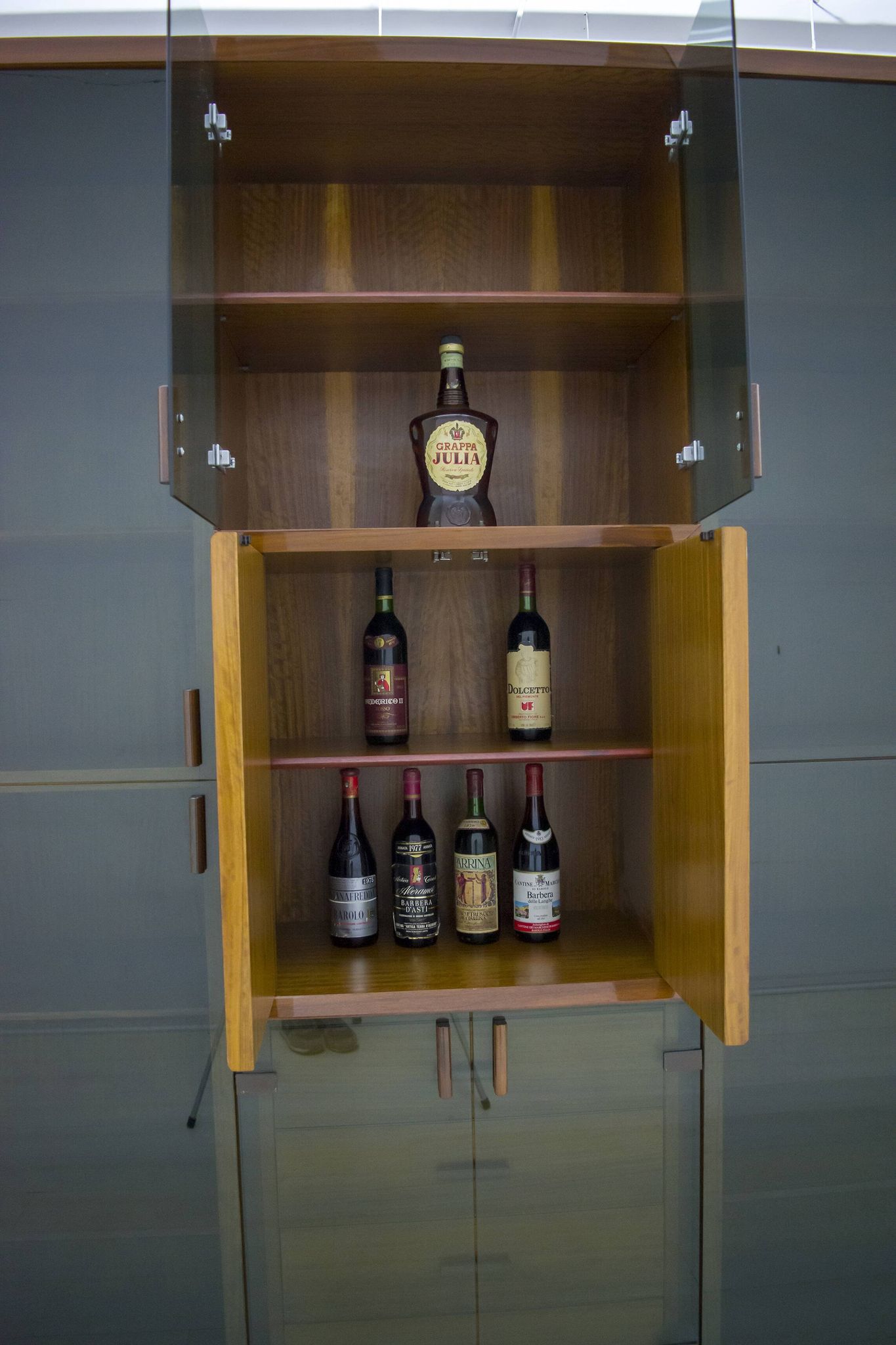 Rare meuble de bar italien marqueté "Paganini", signé Luciano Frigerio, années 1975