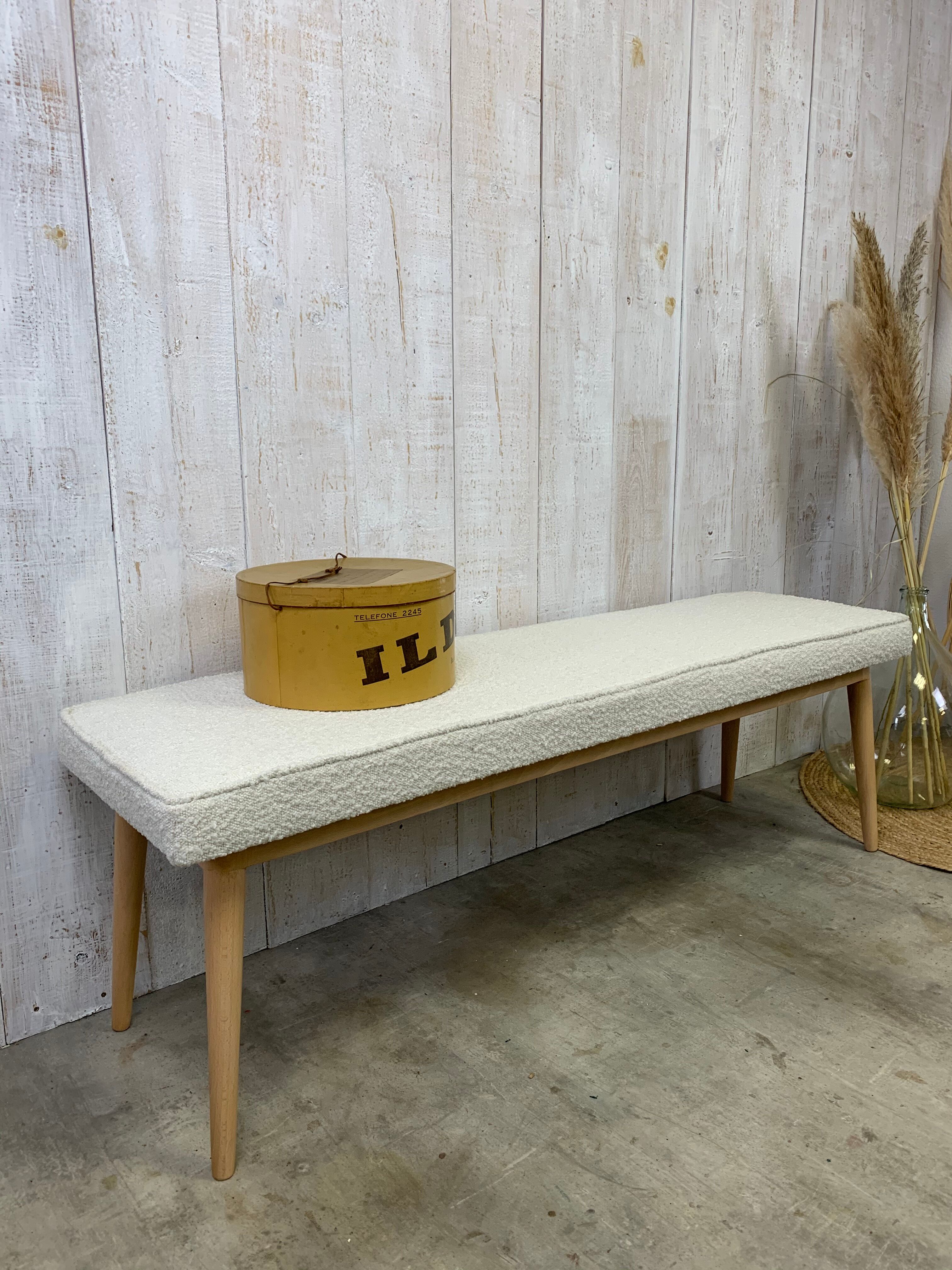 Scandinavian-line bench