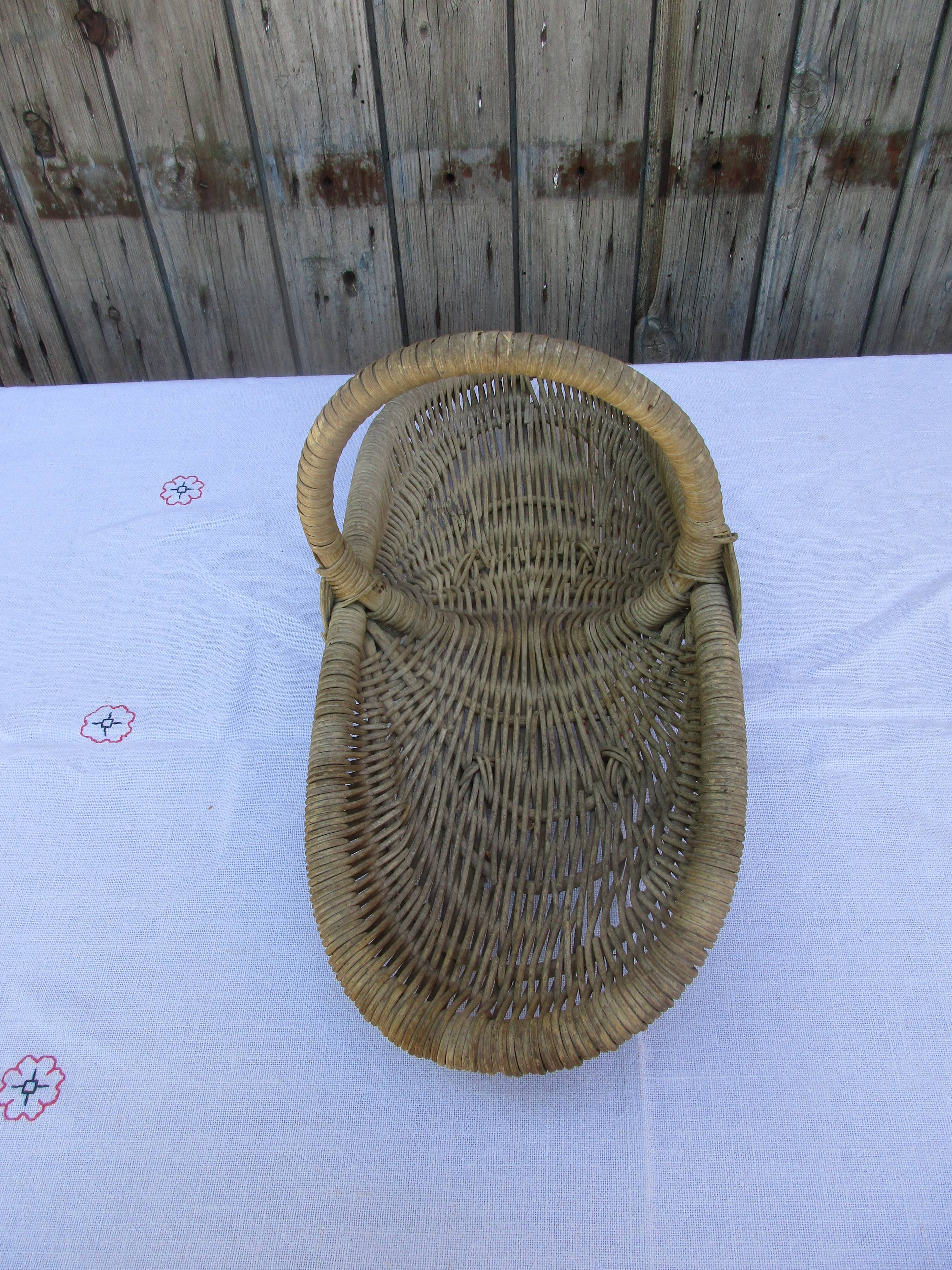 Rattan handle basket