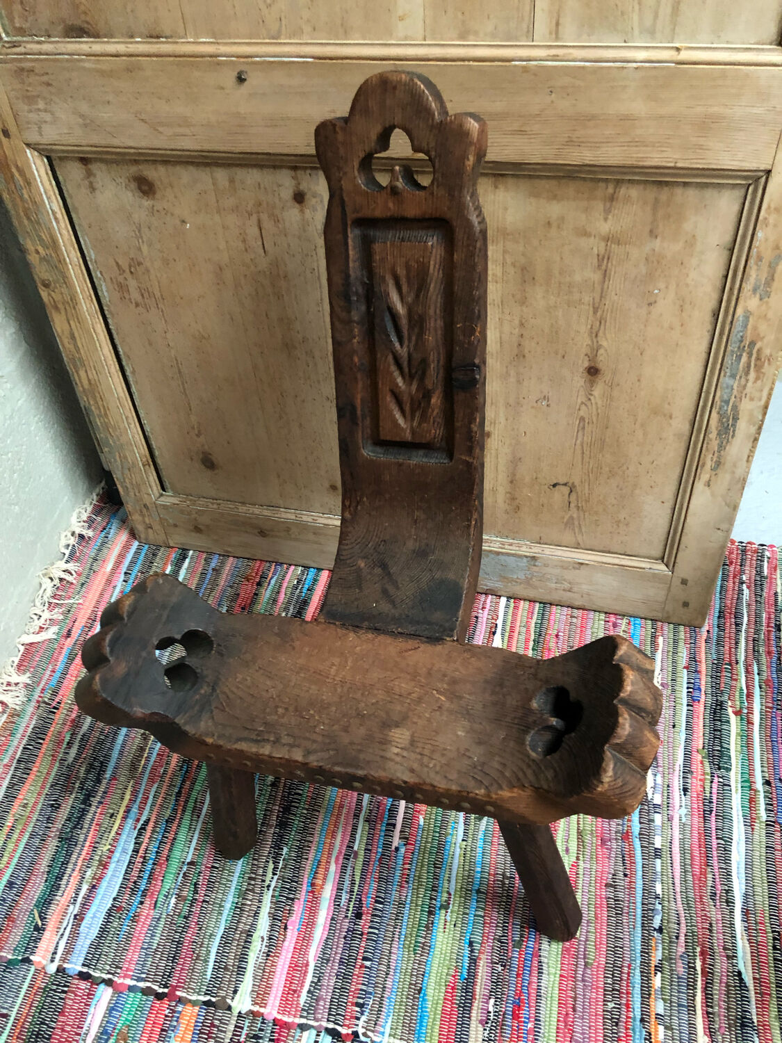 Brutalized tripod chairs