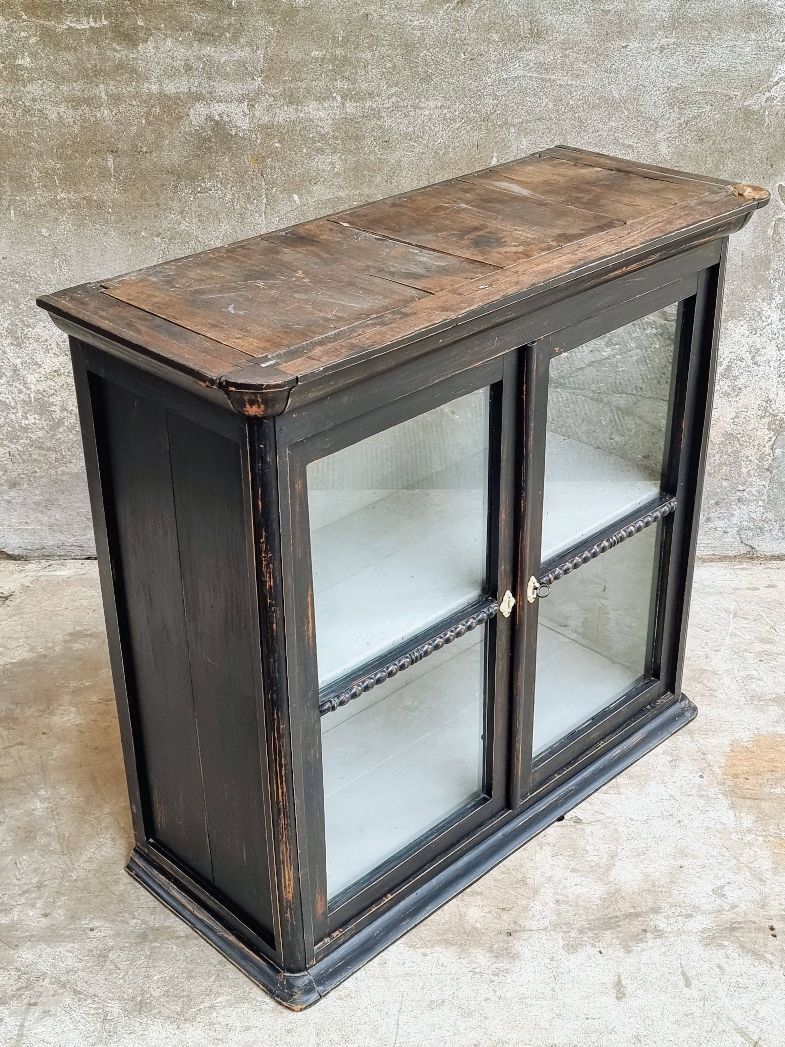 Vitrine antique, armoire suspendue, bois de pin, noir mat