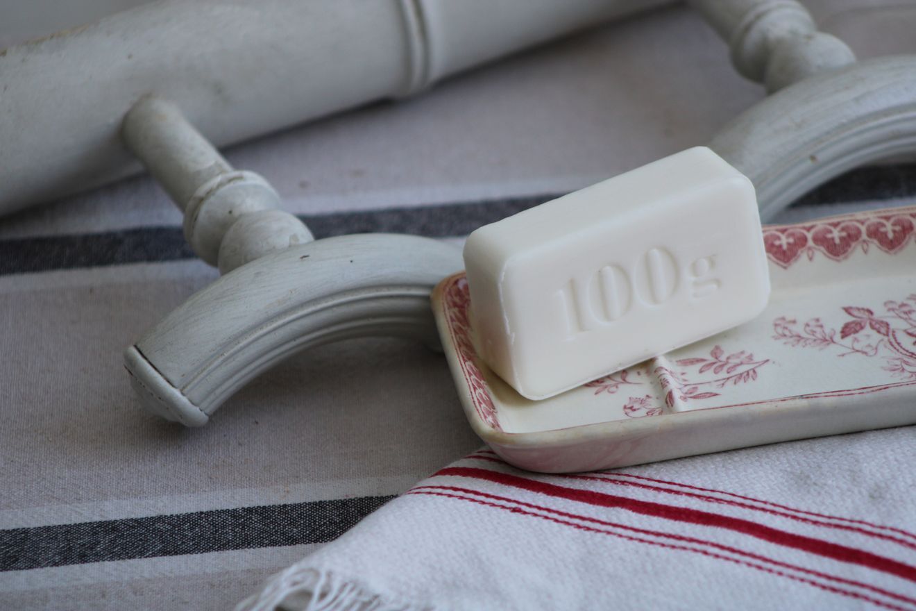 Iron earth ceramic soap dish