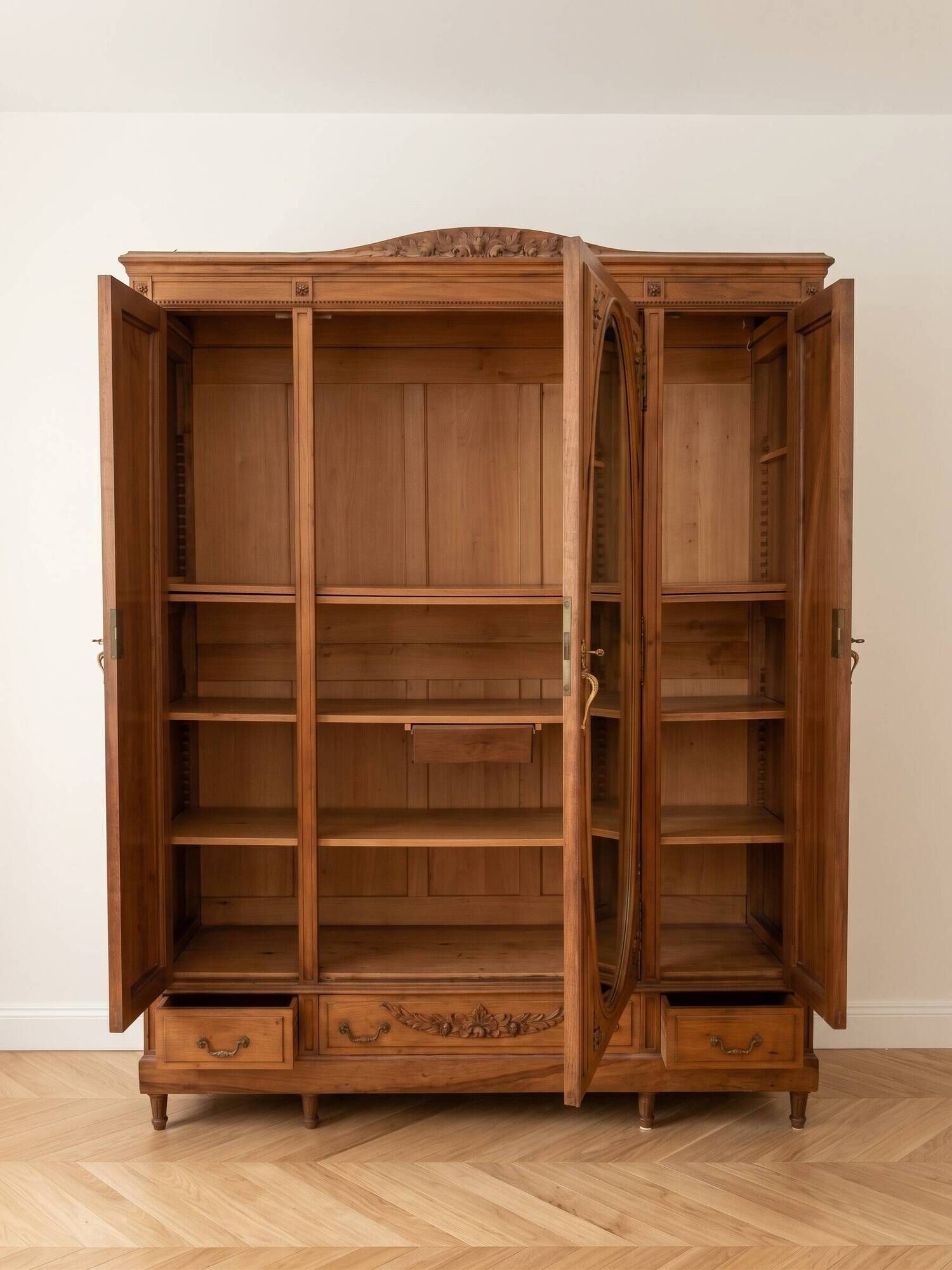 Armoire ancienne en bois massif avec miroir ovale
