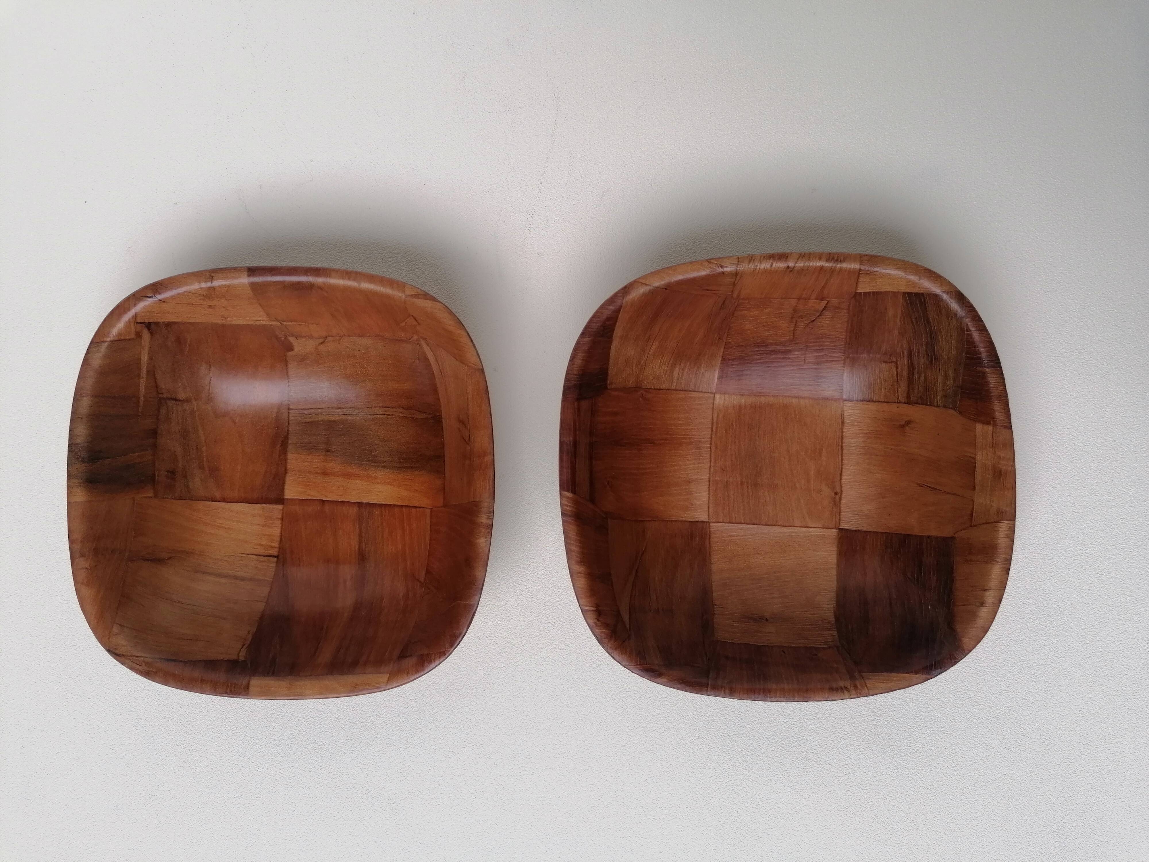 Lot of two bamboo cups