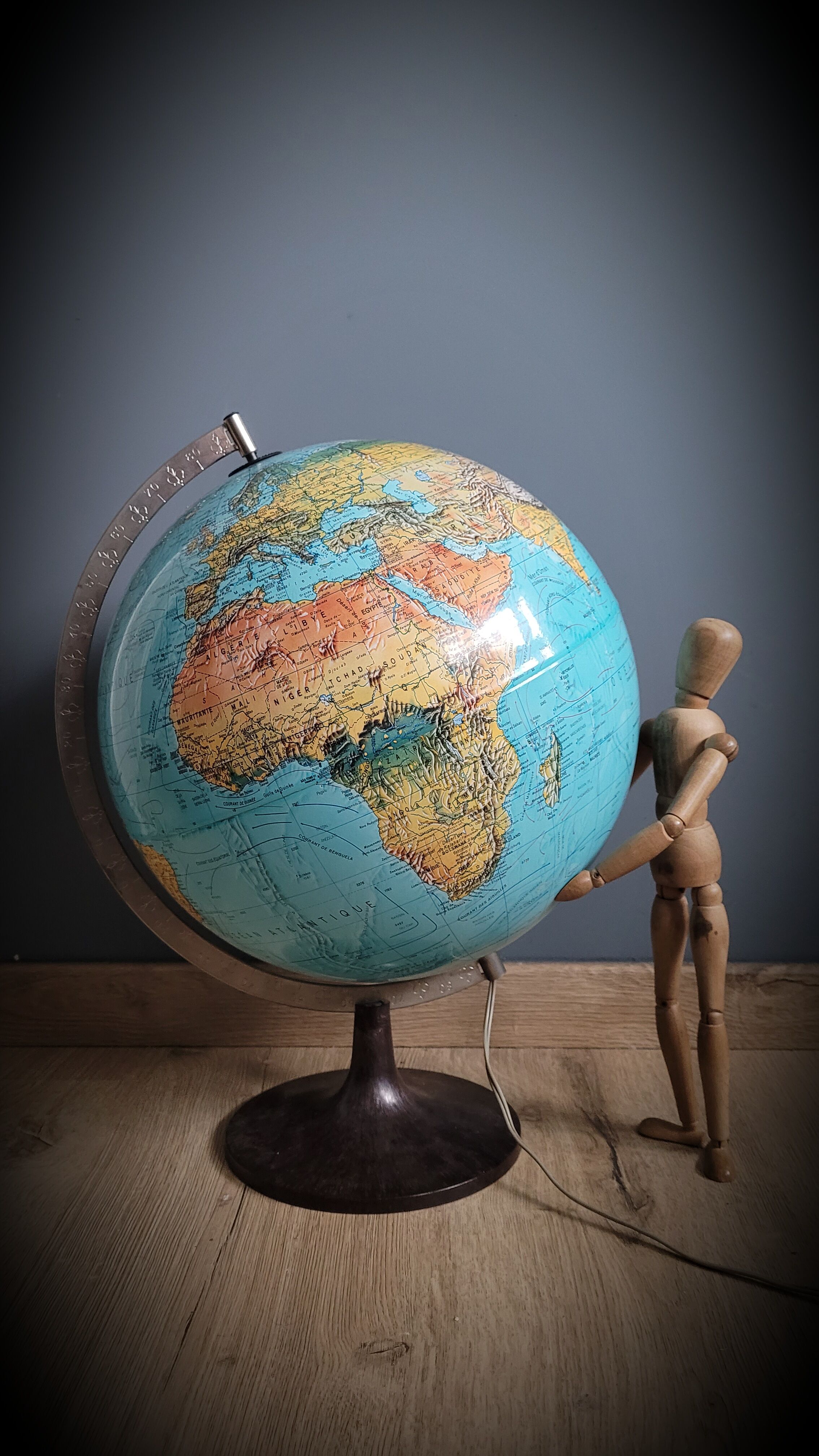 World map terrestrial 1983