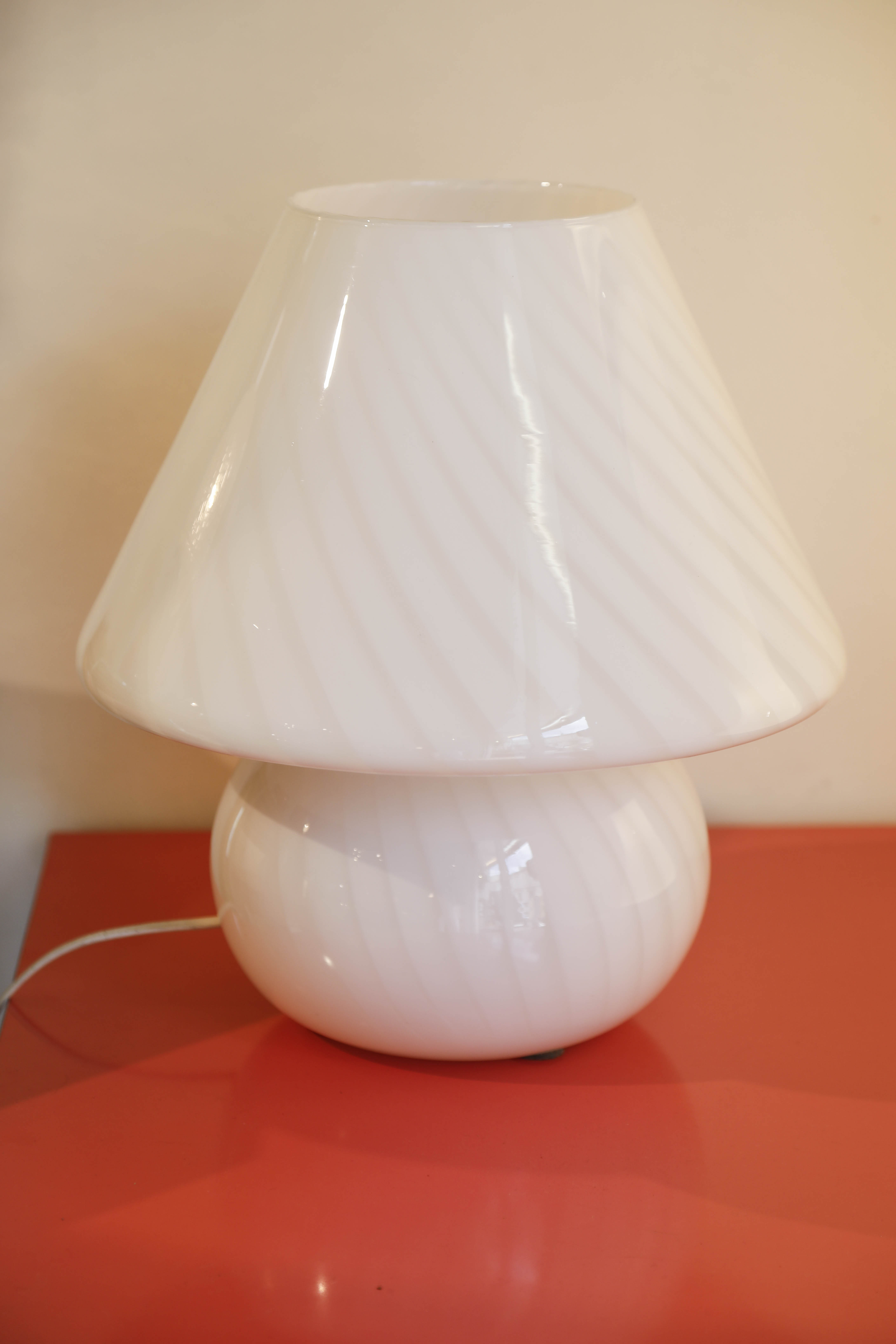 Swirl Vistosi Murano mushroom lamp