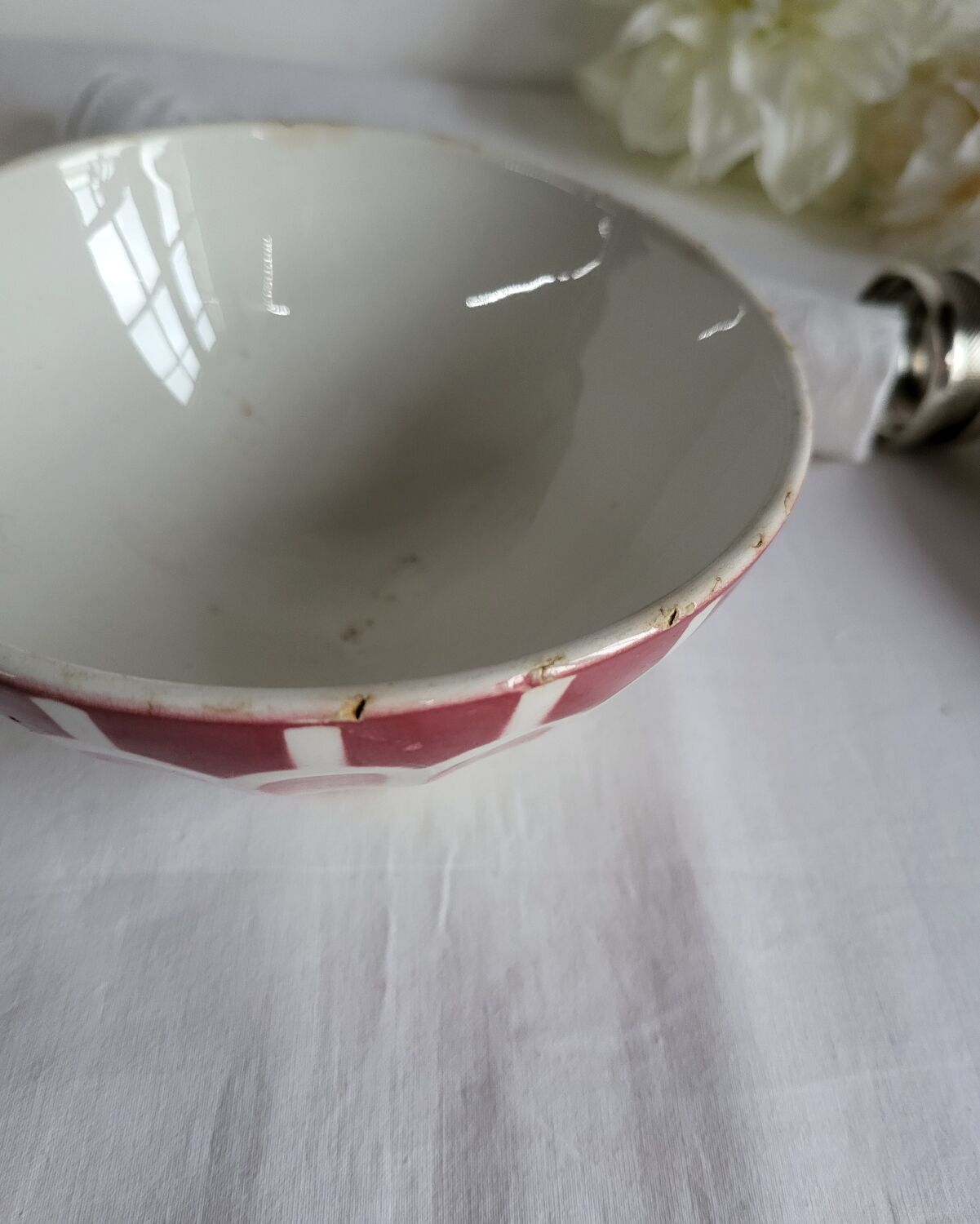 Old bowl in earthenware DIGOIN SARREGUEMINES with faceted burgundy.