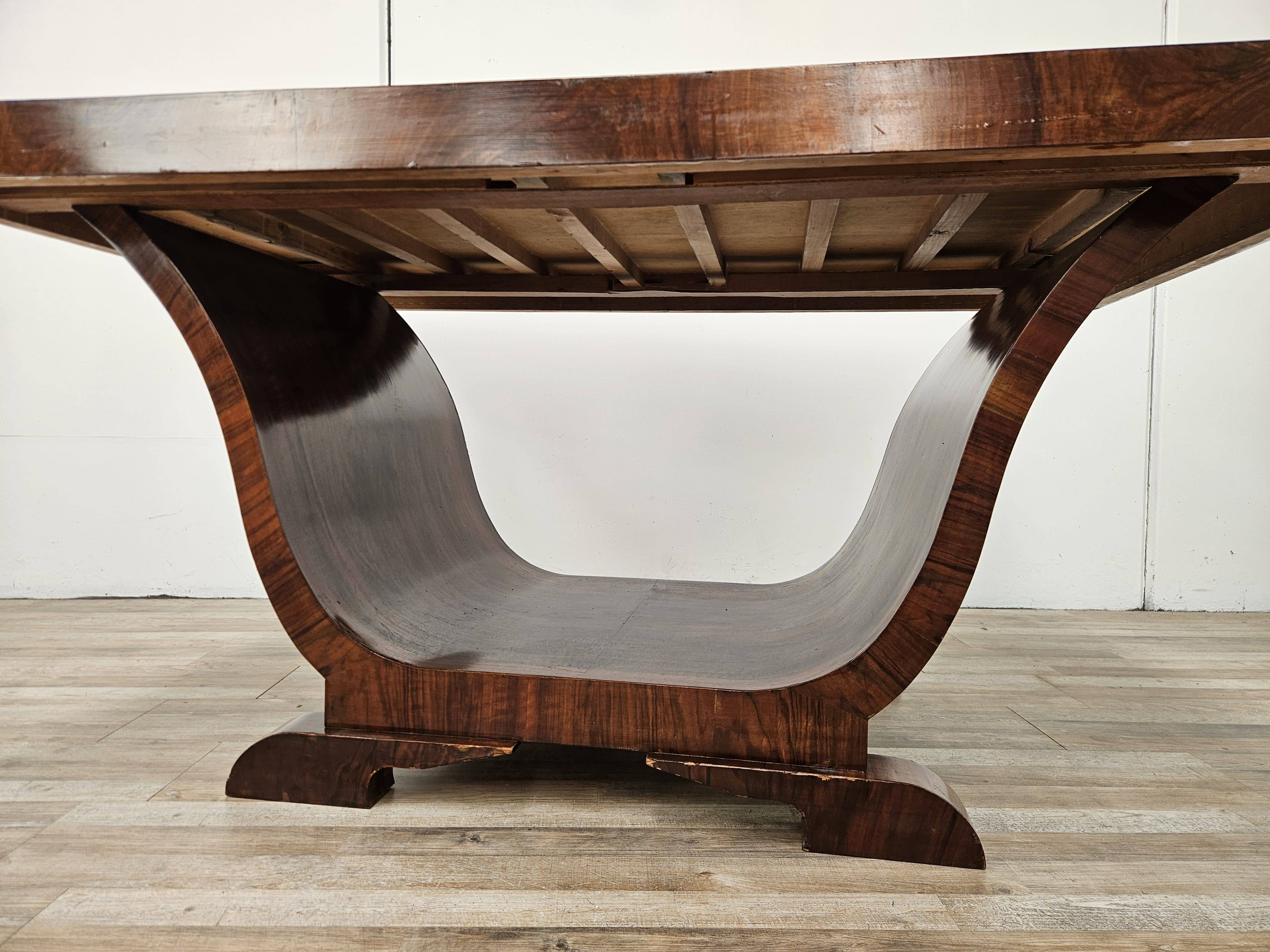 Art Decò dining table in walnut burl, 1940