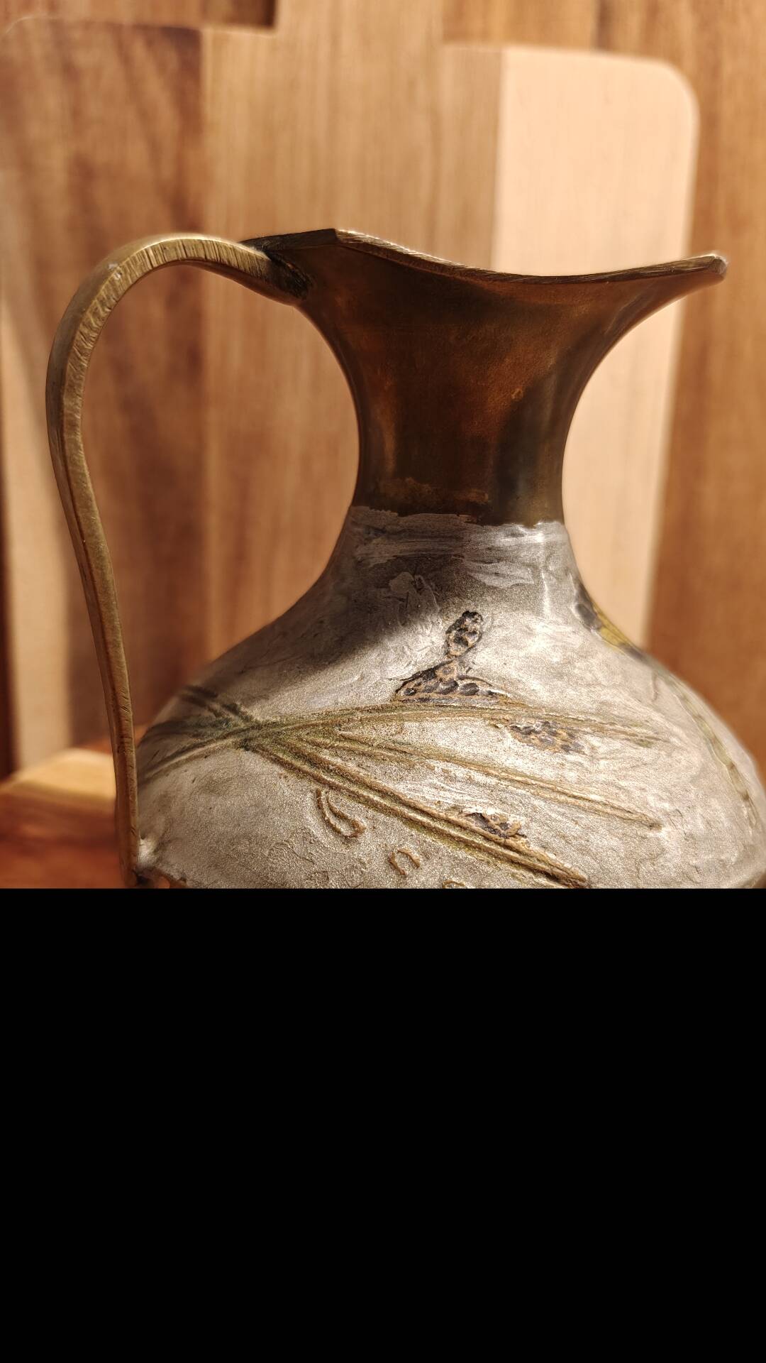 I am selling this very pretty jug/decorative vase in an artisanal style.