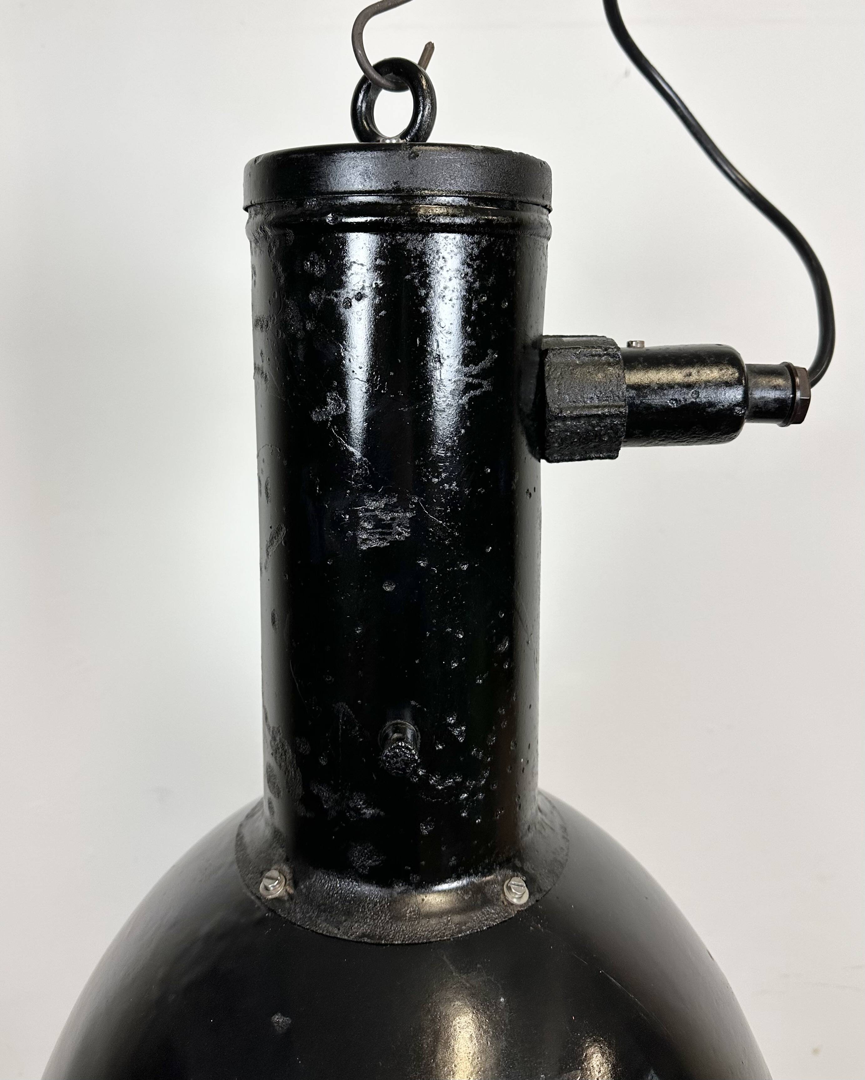 Suspension industrielle en émail noir, 1950s