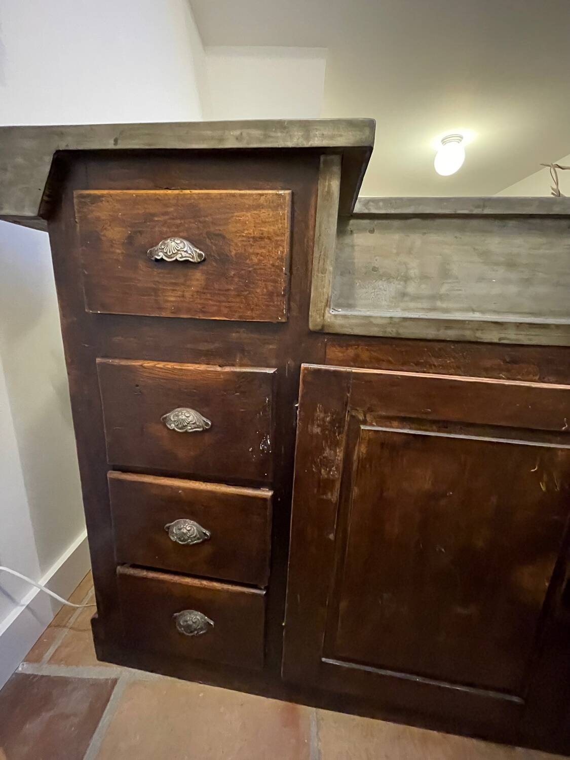 Tin bar counter from around 1920, approximately 1.70m.