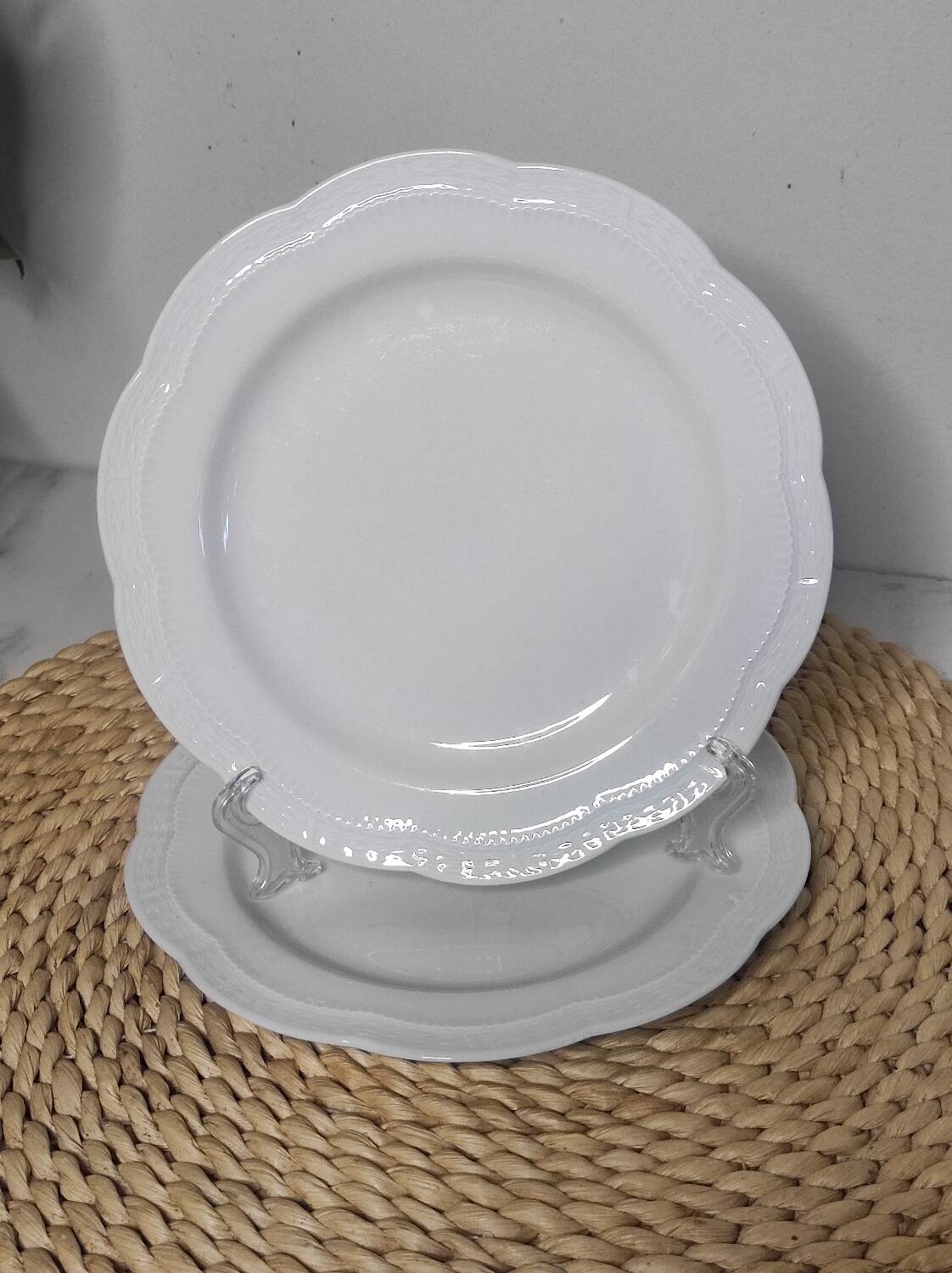 Dessert plates in porcelain