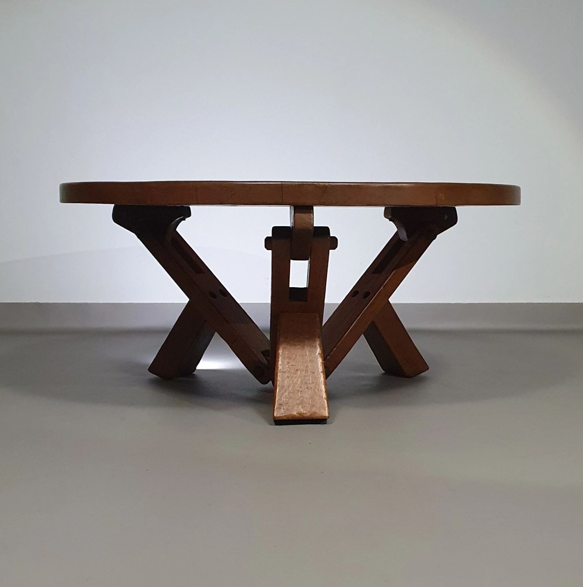 Table basse ronde en chêne, réglable en hauteur, années 1960