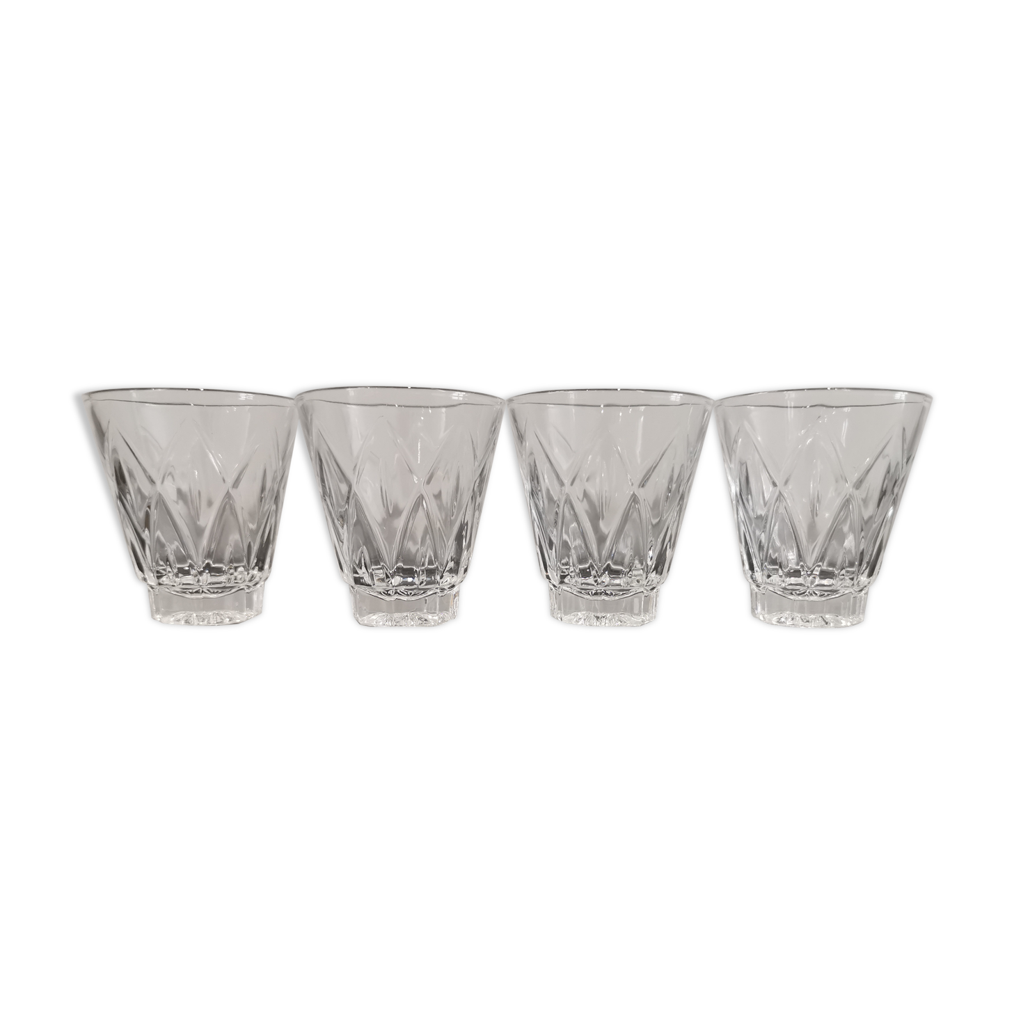 Set of 4 digestive glasses in vintage shell chiseled crystal