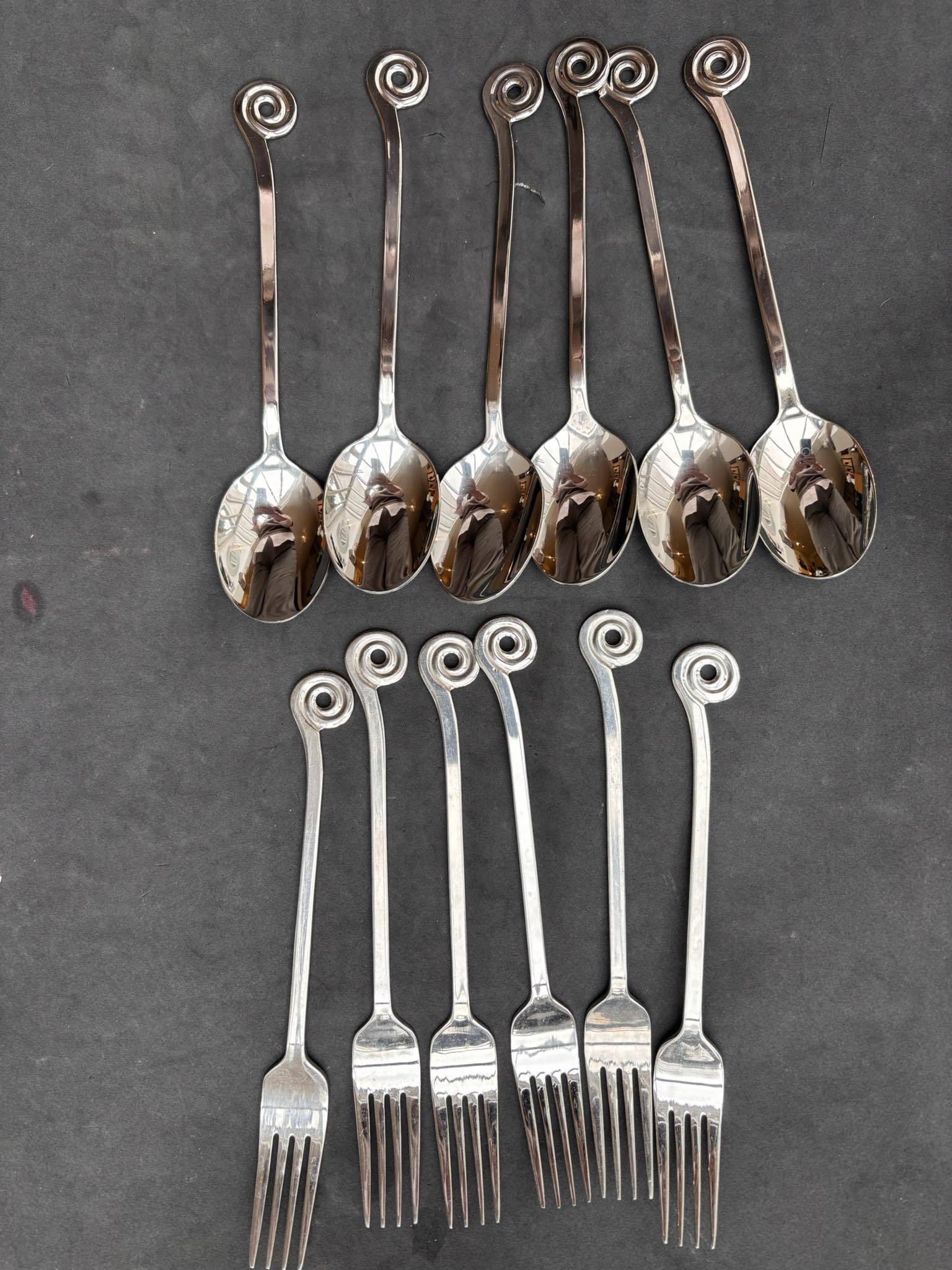 18-piece steel cutlery set