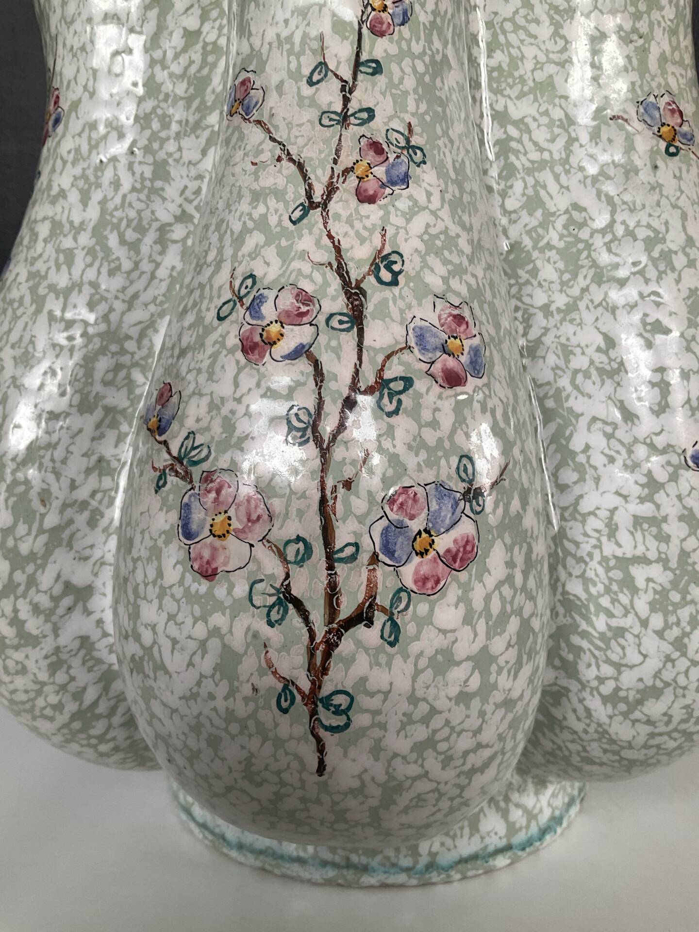 Large Italian polylobed vase by Volpi Deruta from the 1960s-70s.