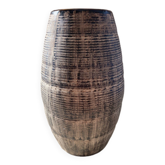 Ceramic vase