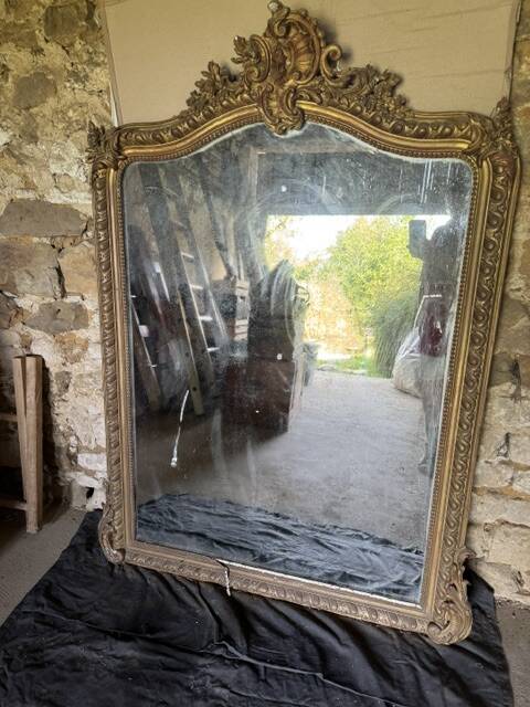 Large antique mirror in wood and gilded stucco.