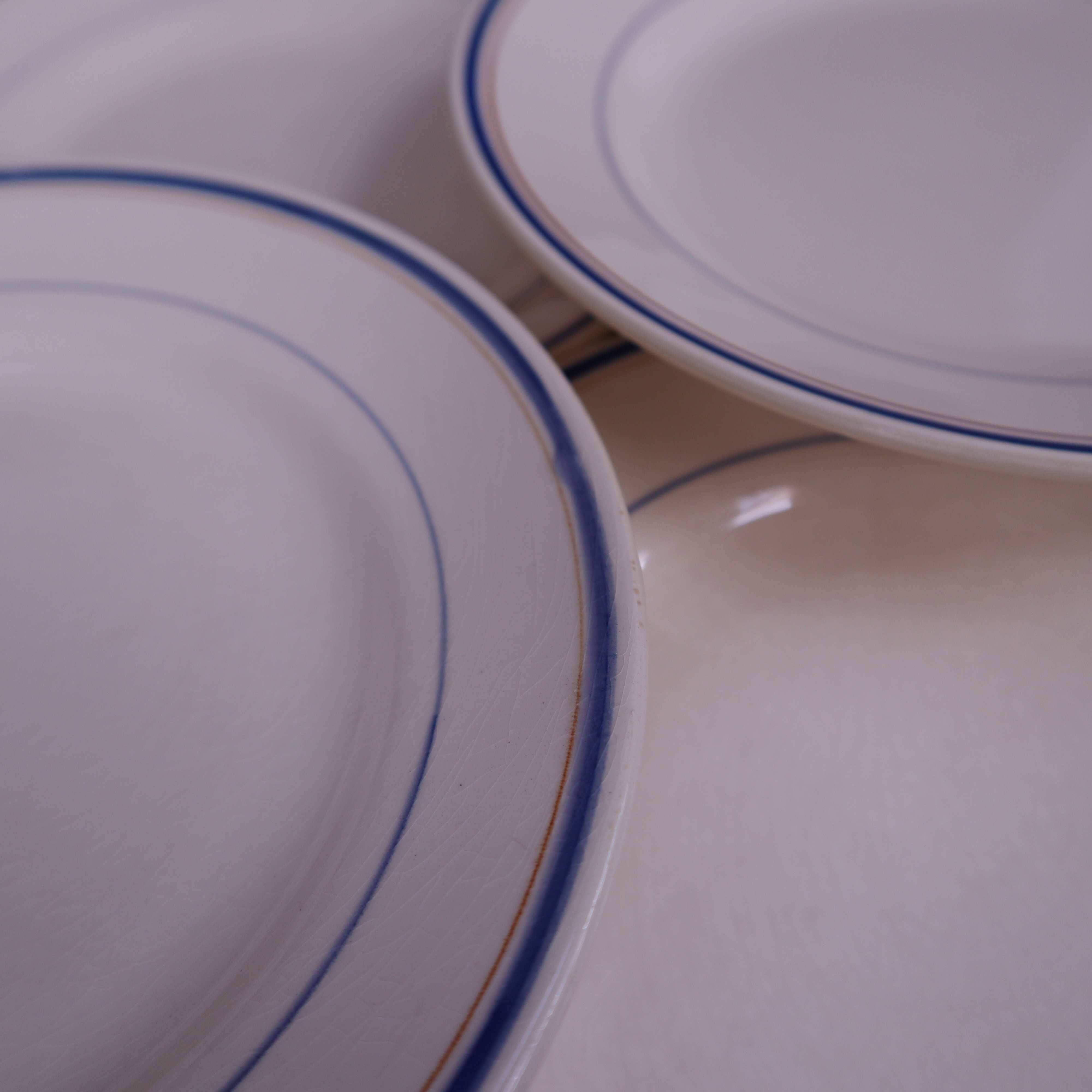 8 Moulin des Loups dessert plates, Louvois model