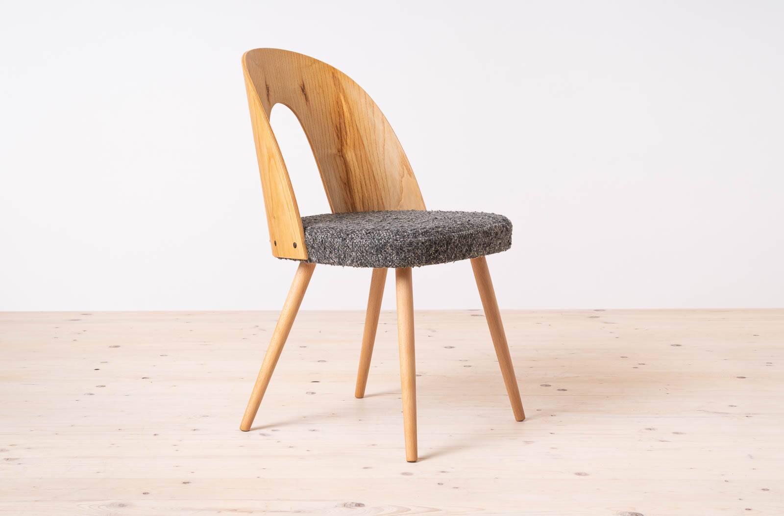 Ensemble de 4 chaises de salle à manger modernes du milieu du siècle par A. Šuman, rembourrées