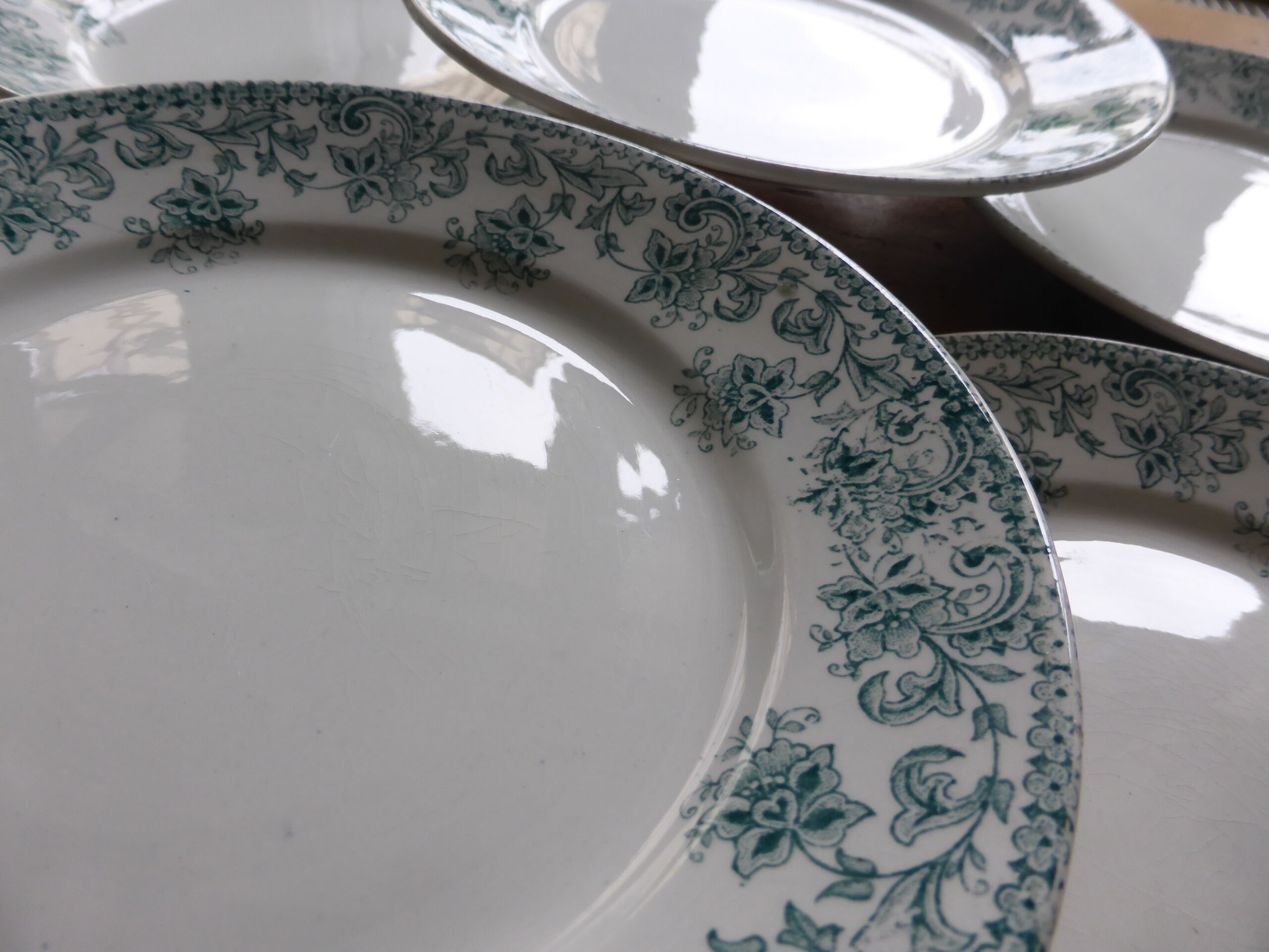 Set de 6 assiettes plates en terre de fer de St Amand modèle Jeanne