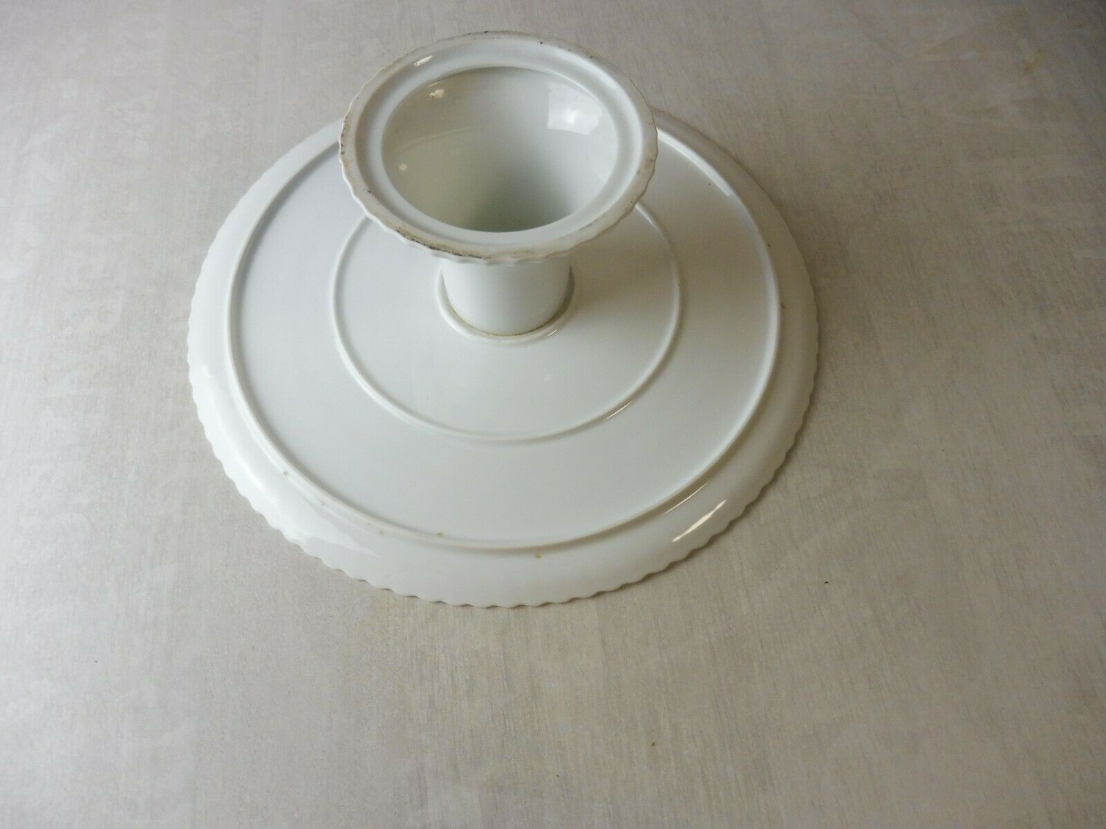 Old standing cake dish, flower décor