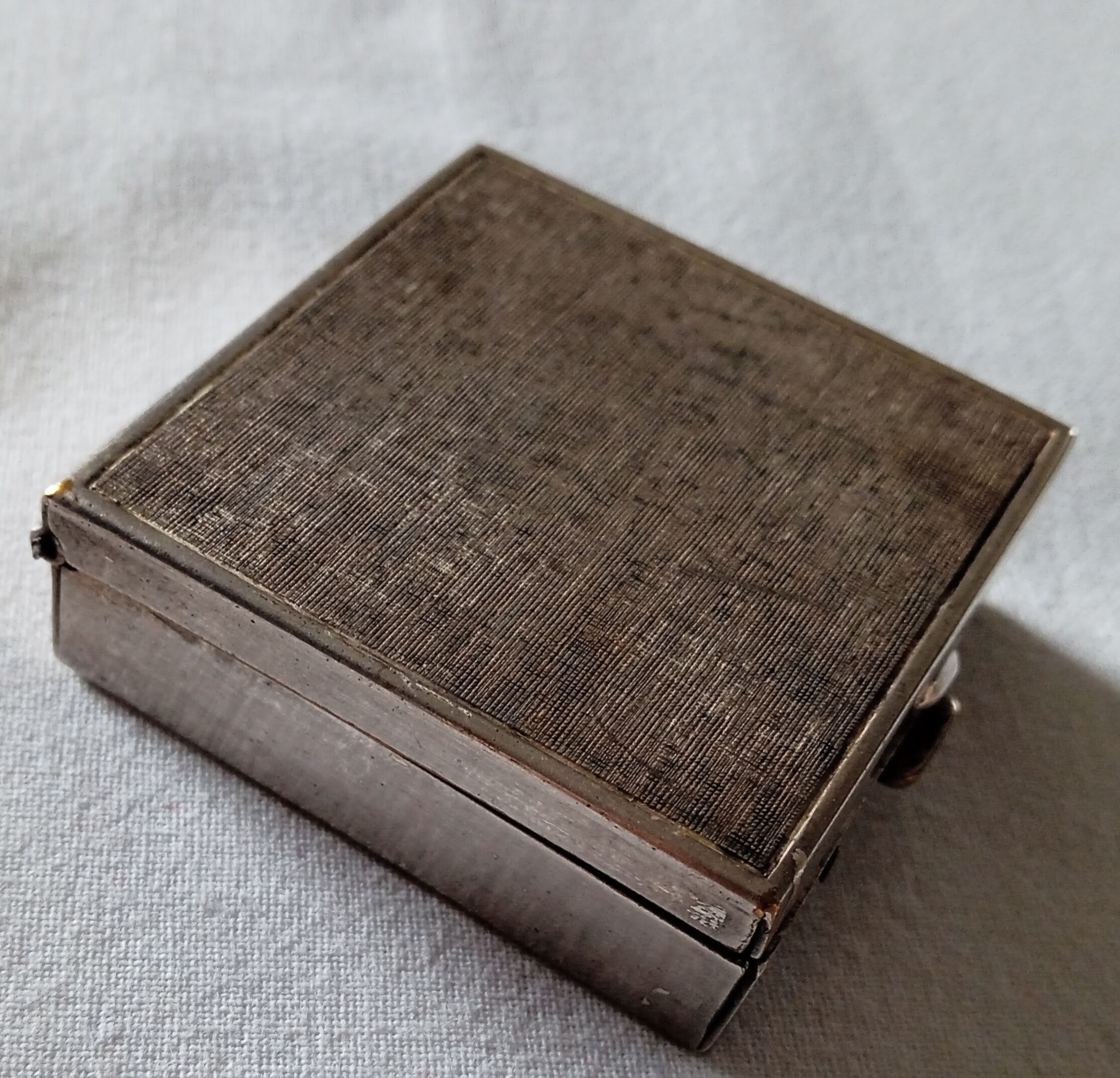 Silver metal pocket ashtray