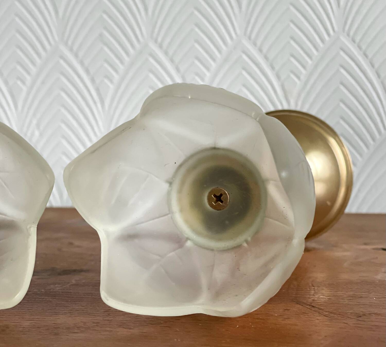Pair of tulip-shaped candle holders in frosted glass and brass.