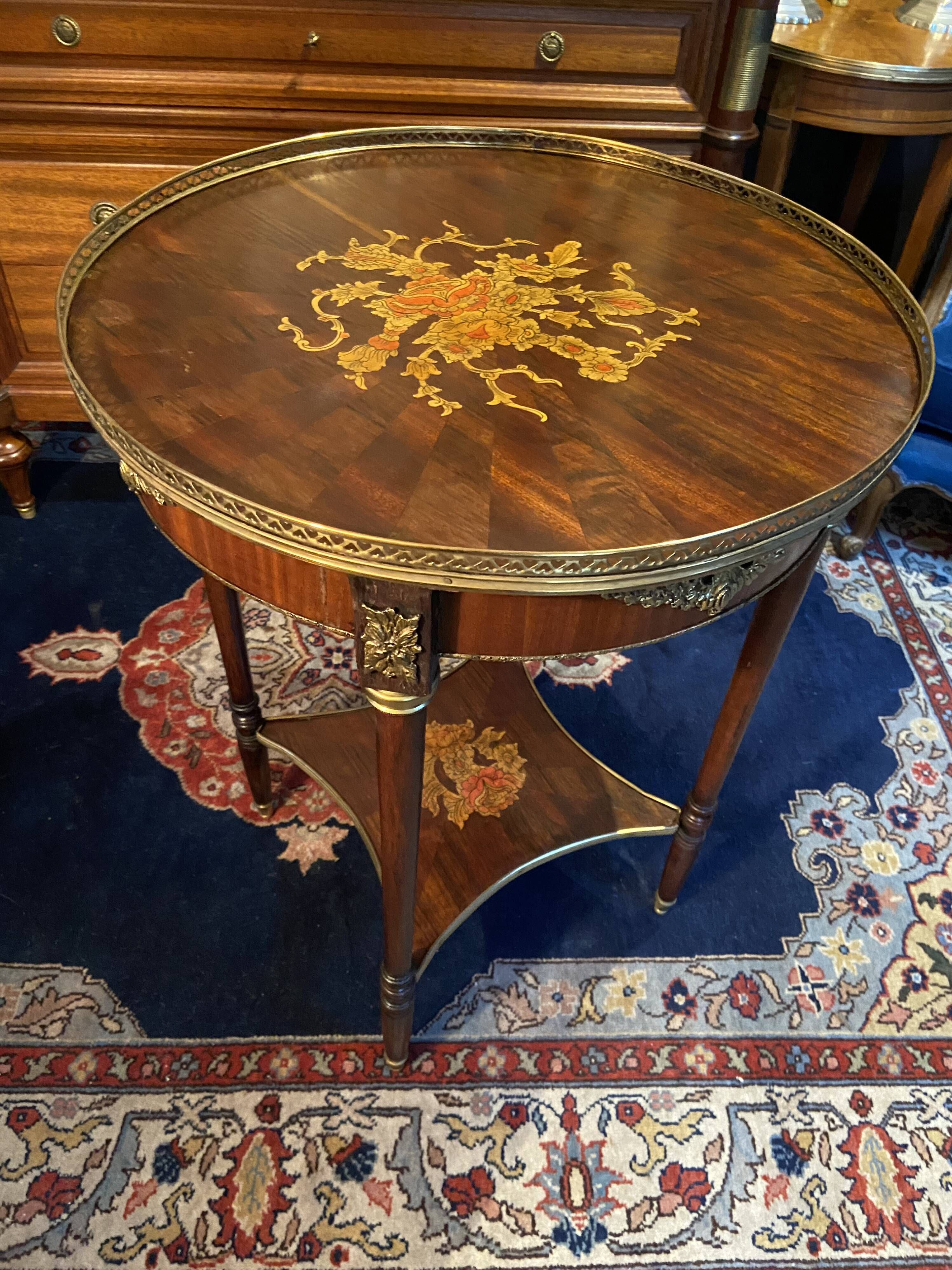 Bouillotte table pedestal table with marquetry decoration and bronze ornaments in the Louis style