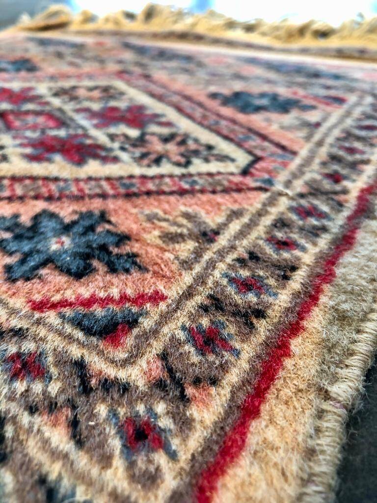 Handmade Pakistani rug