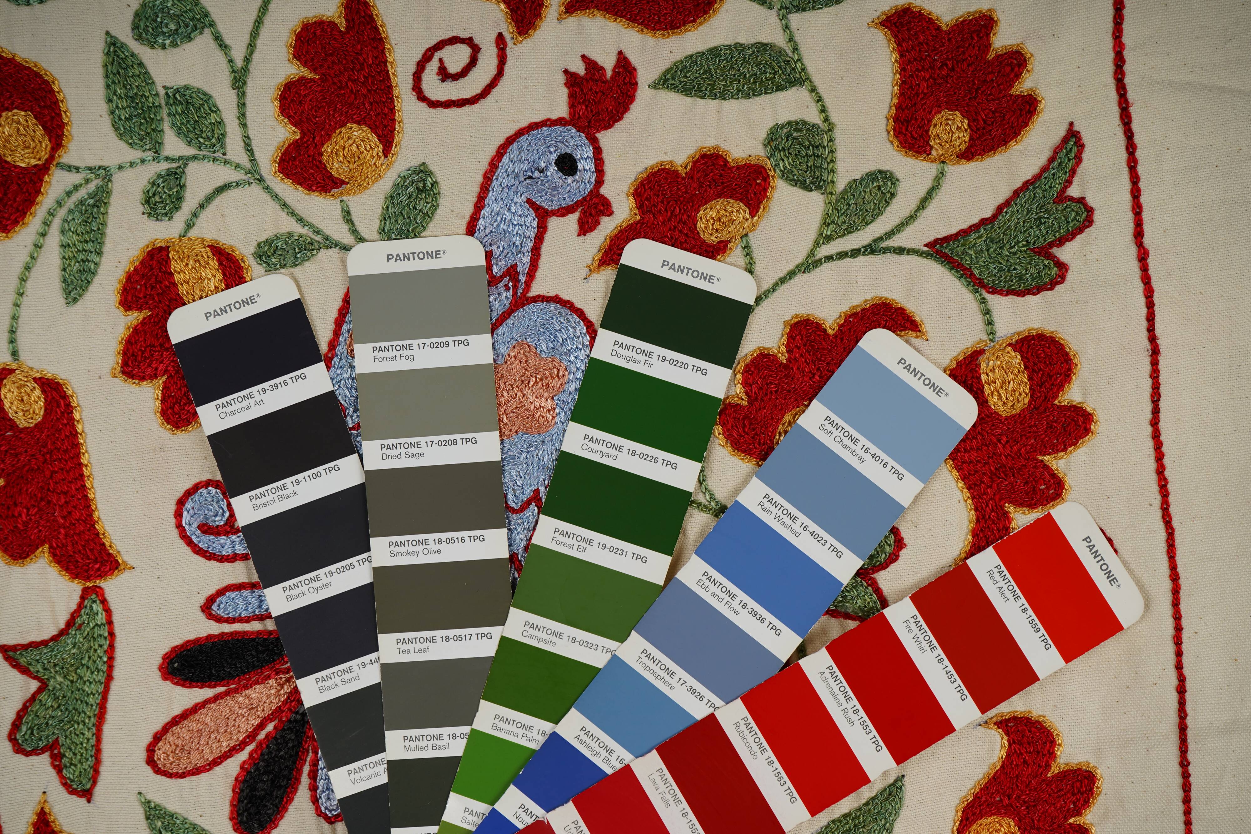 Vintage Turkish rug hand-knotted 50x92 cm