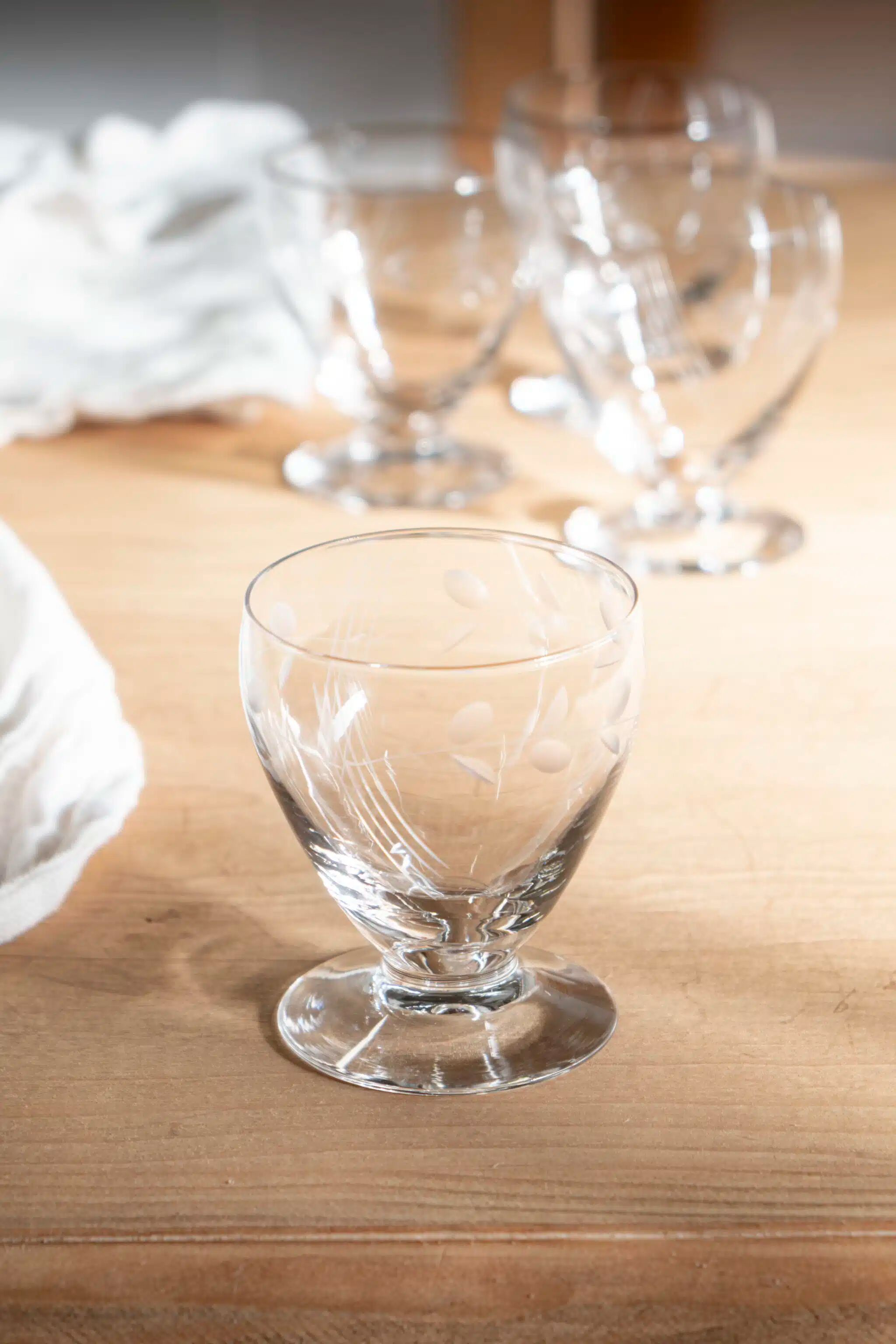 Set of 4 vintage stemmed glasses "Suzanne"