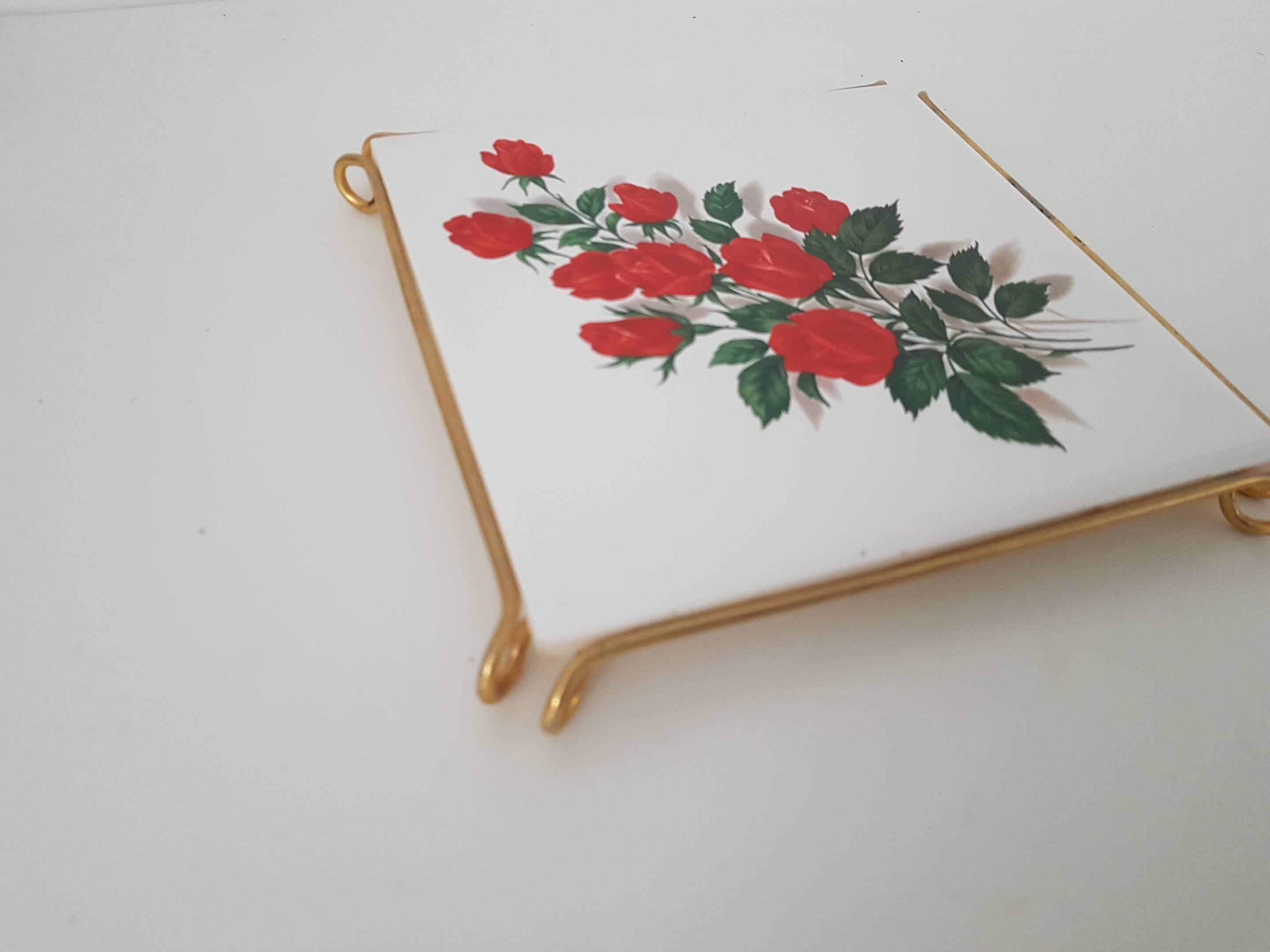 Underside faience bouquet of roses- Vintage