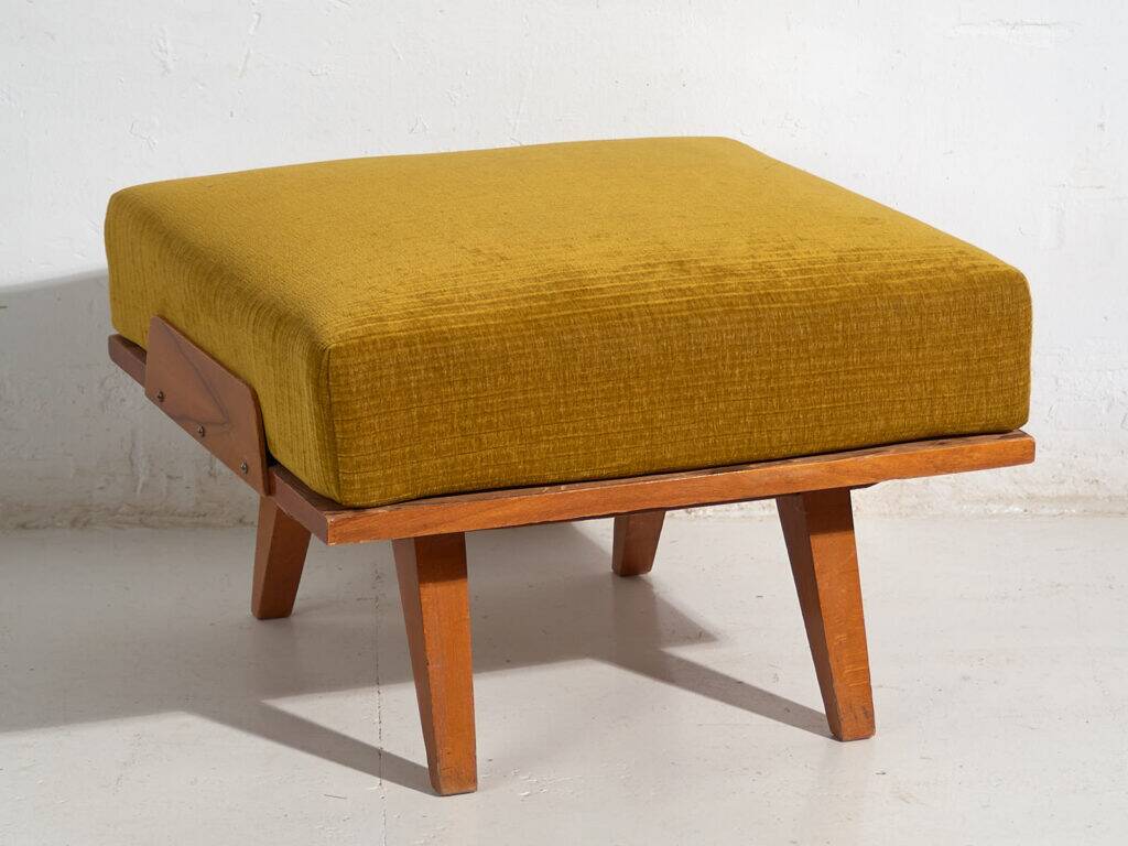 Set of two armchairs and pouf – Mid-century Modern (circa 1950). Three-piece set.