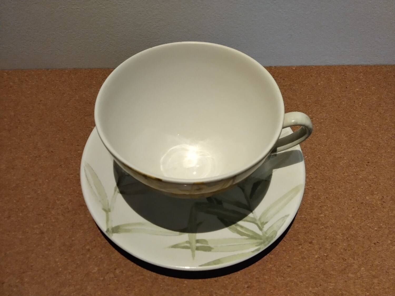 2 tasses et leurs soucoupes assorties de la célèbre manufacture gien,