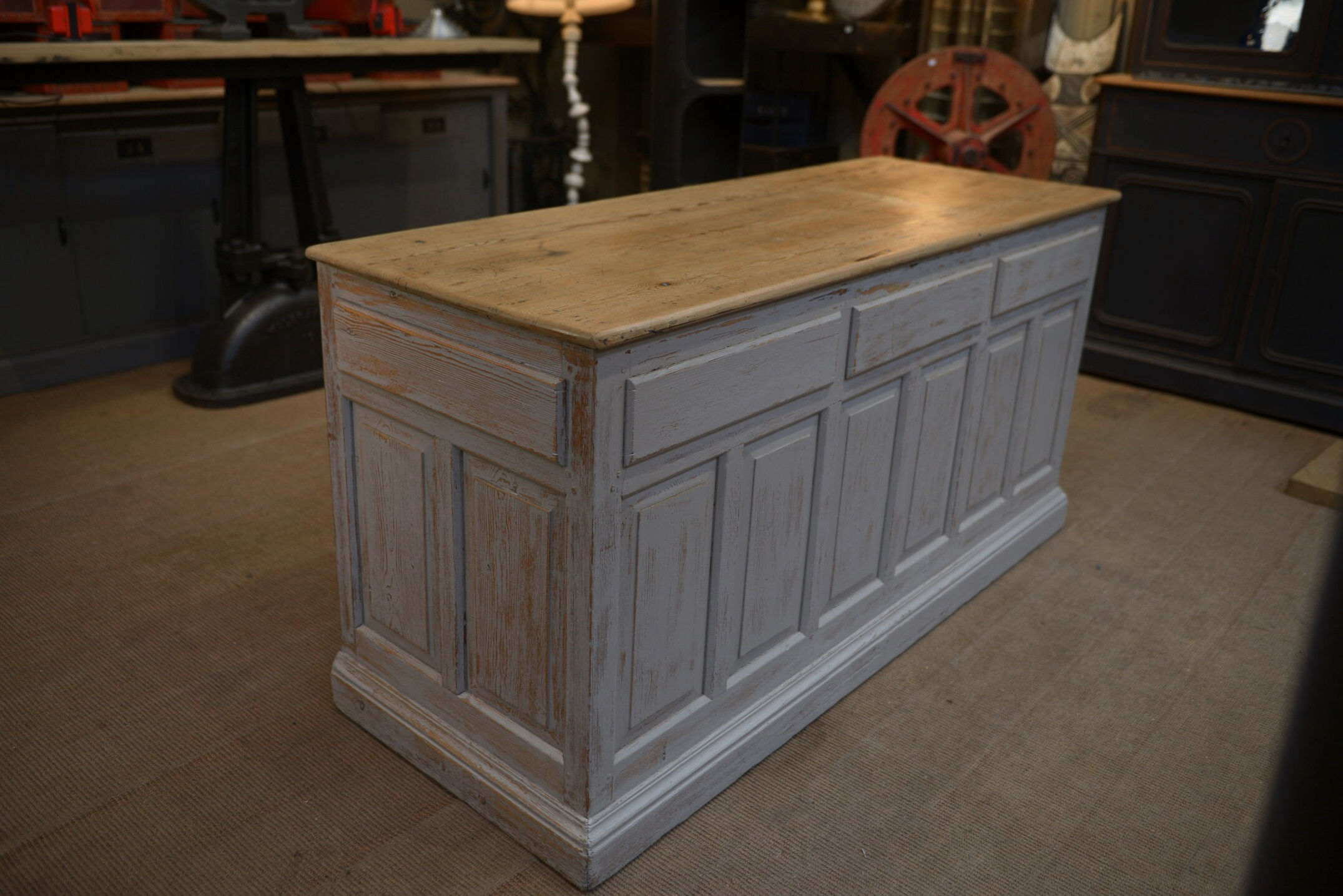 Countertop in gray patinated fir 1960