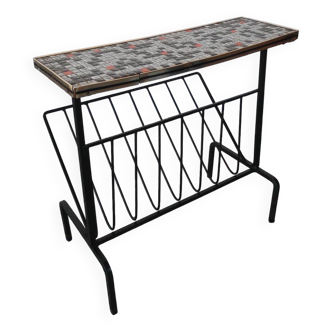 Ceramic and metal magazine rack