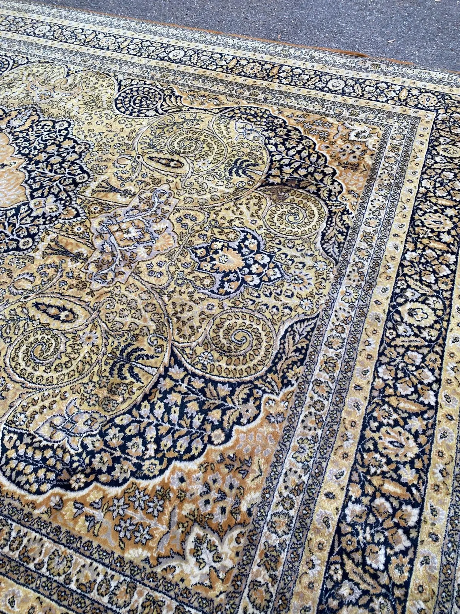 Large Persian wool rug 250x350 cm in gold and navy blue.
