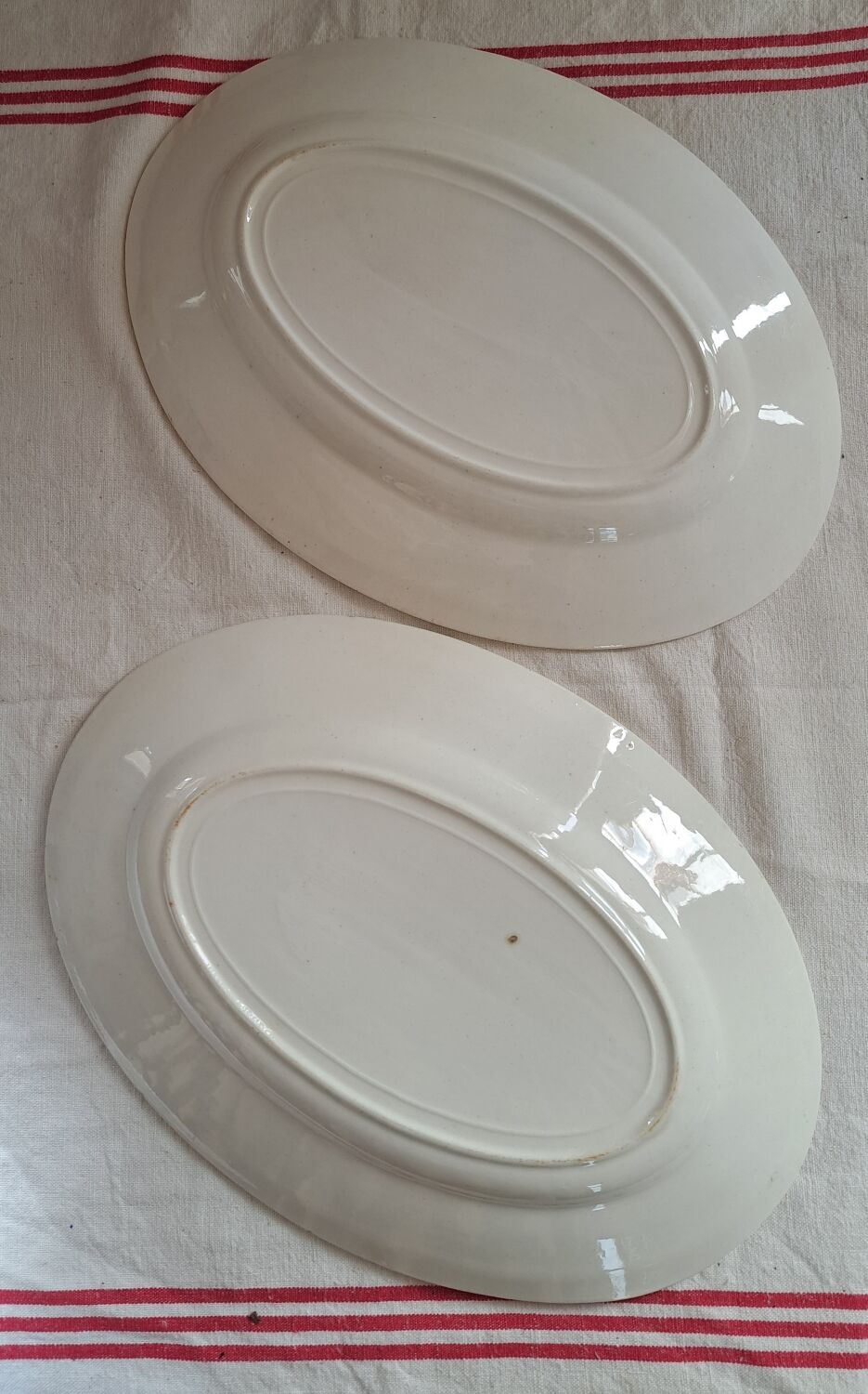 Duo of oval dishes