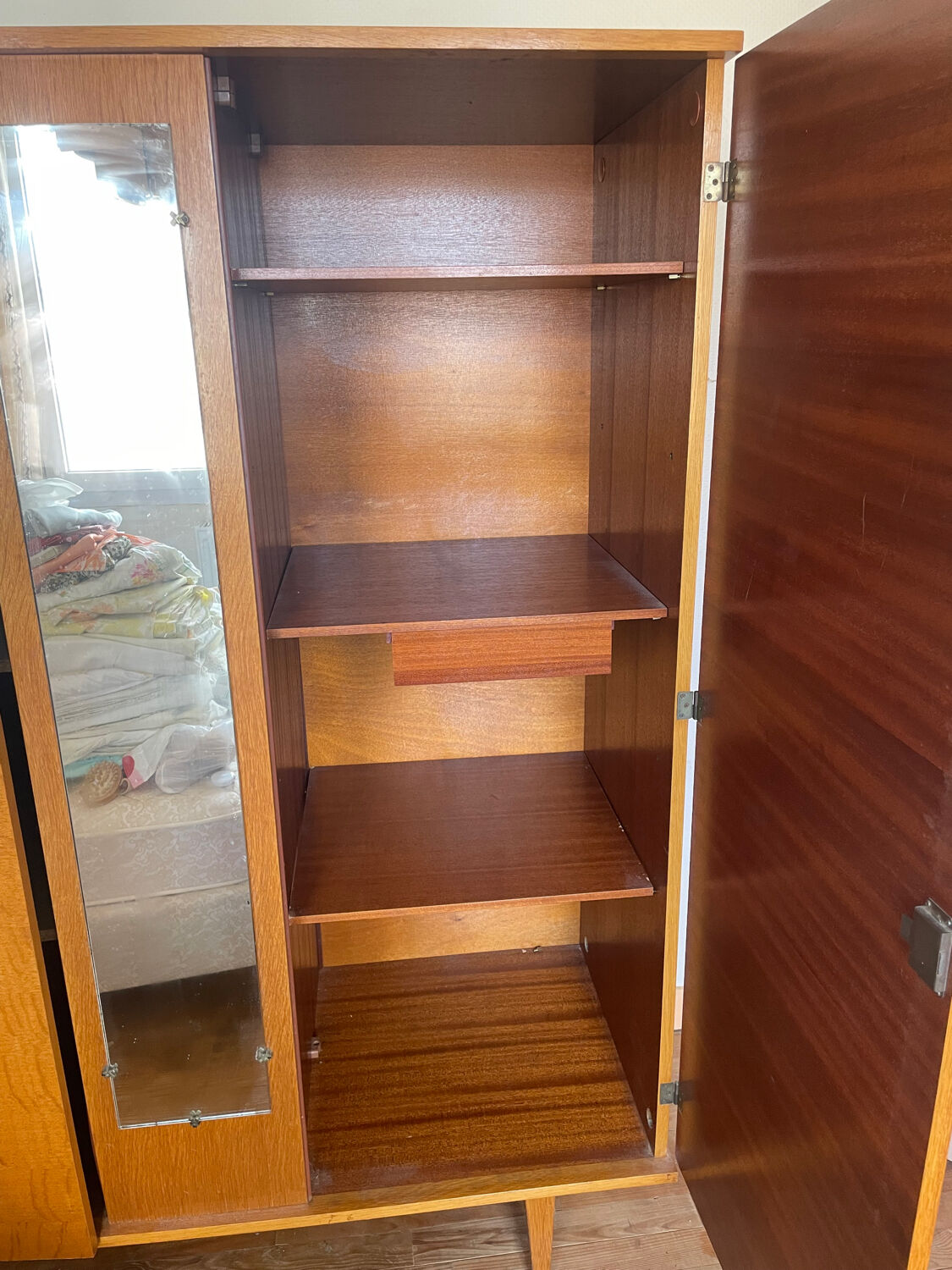 Scandinavian wardrobe with 2 doors and 1 mirror from the 1970s.