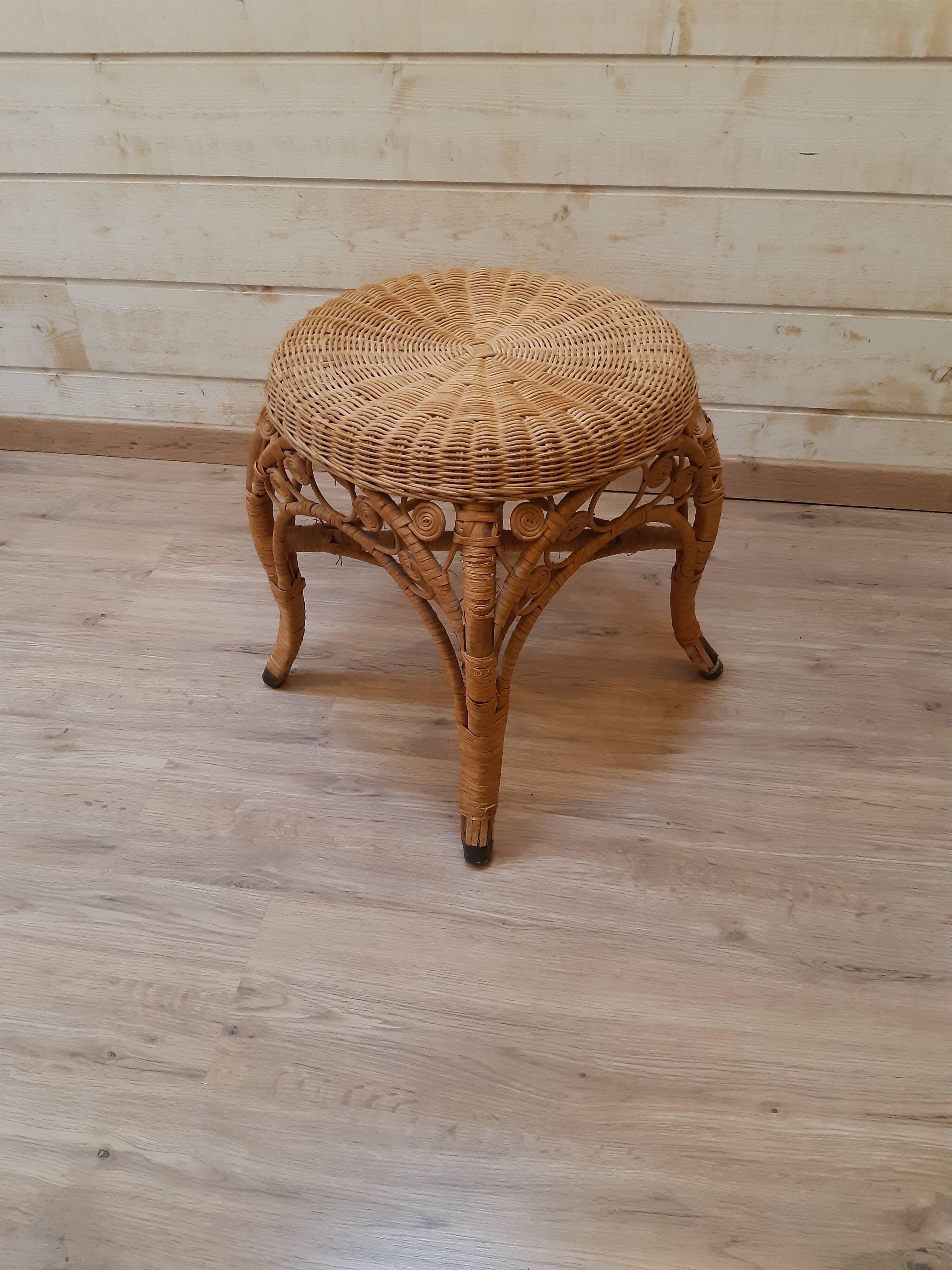 Rattan peacock stool 60