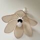Suspension fleur en rotin : vintage