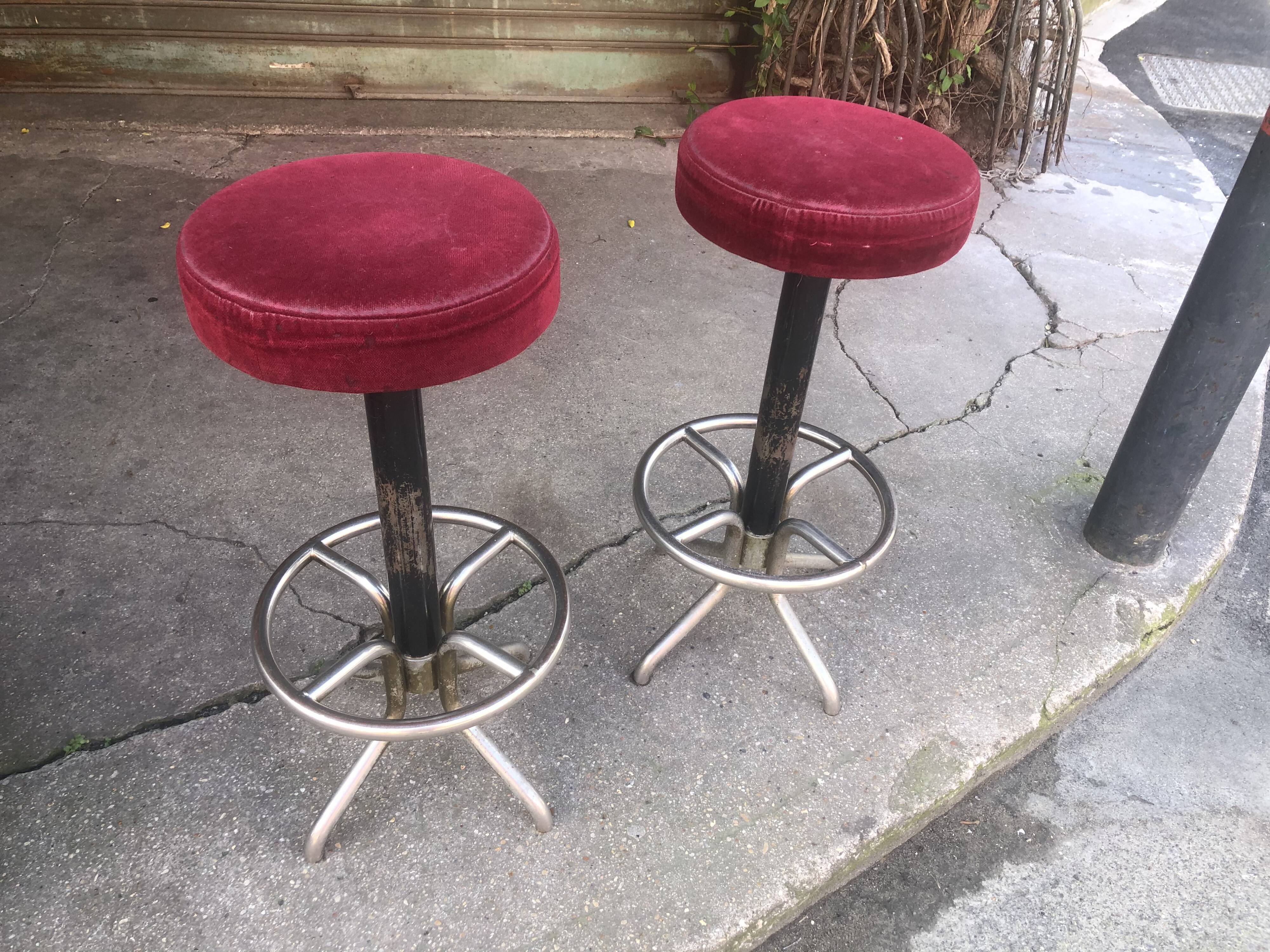 2 bar stools