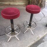 2 bar stools