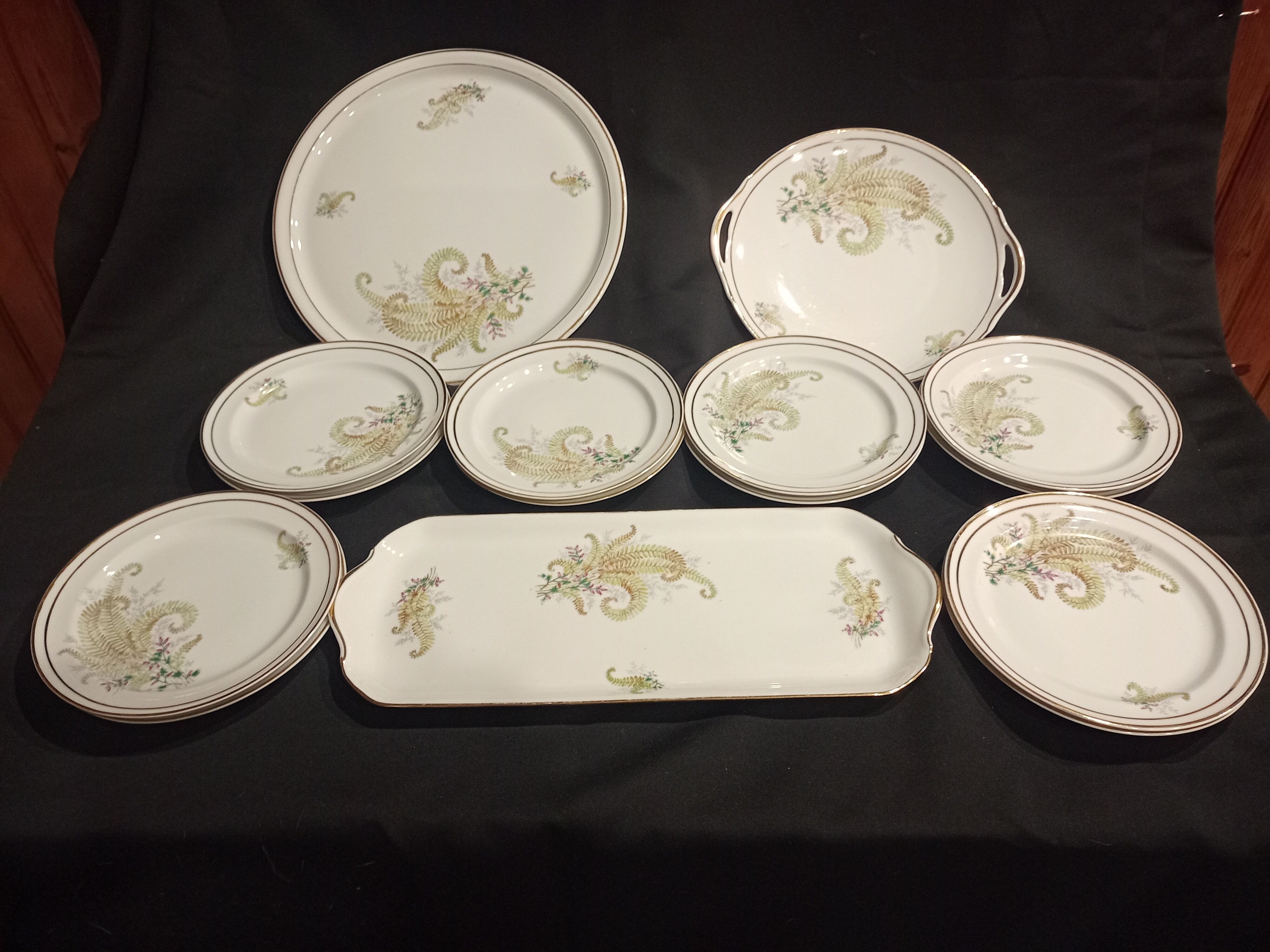 Service à dessert 15 pièces en porcelaine de  Limoges