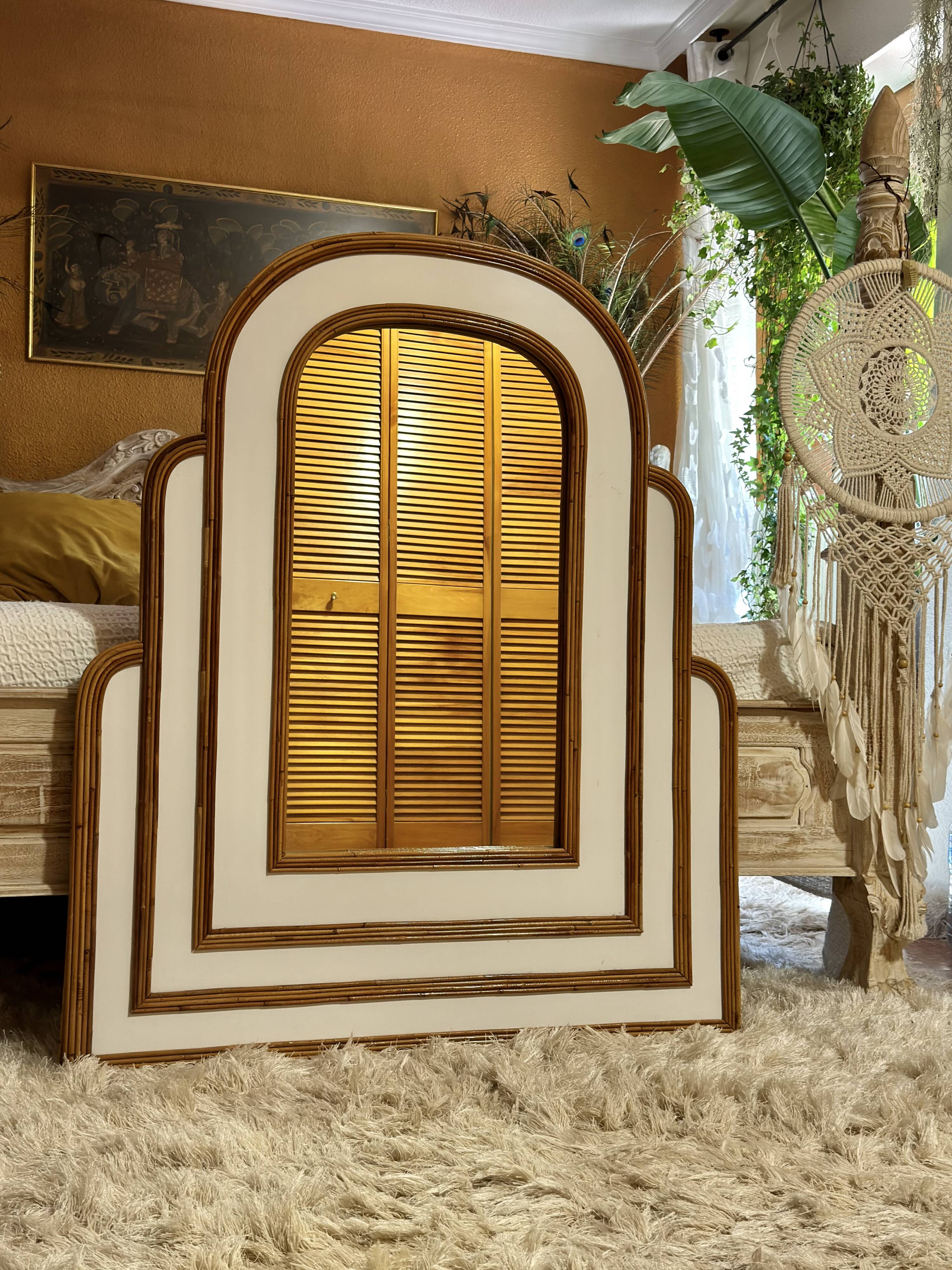 Miroir monumental Hollywood Regency tropical en canne de bambou, atr