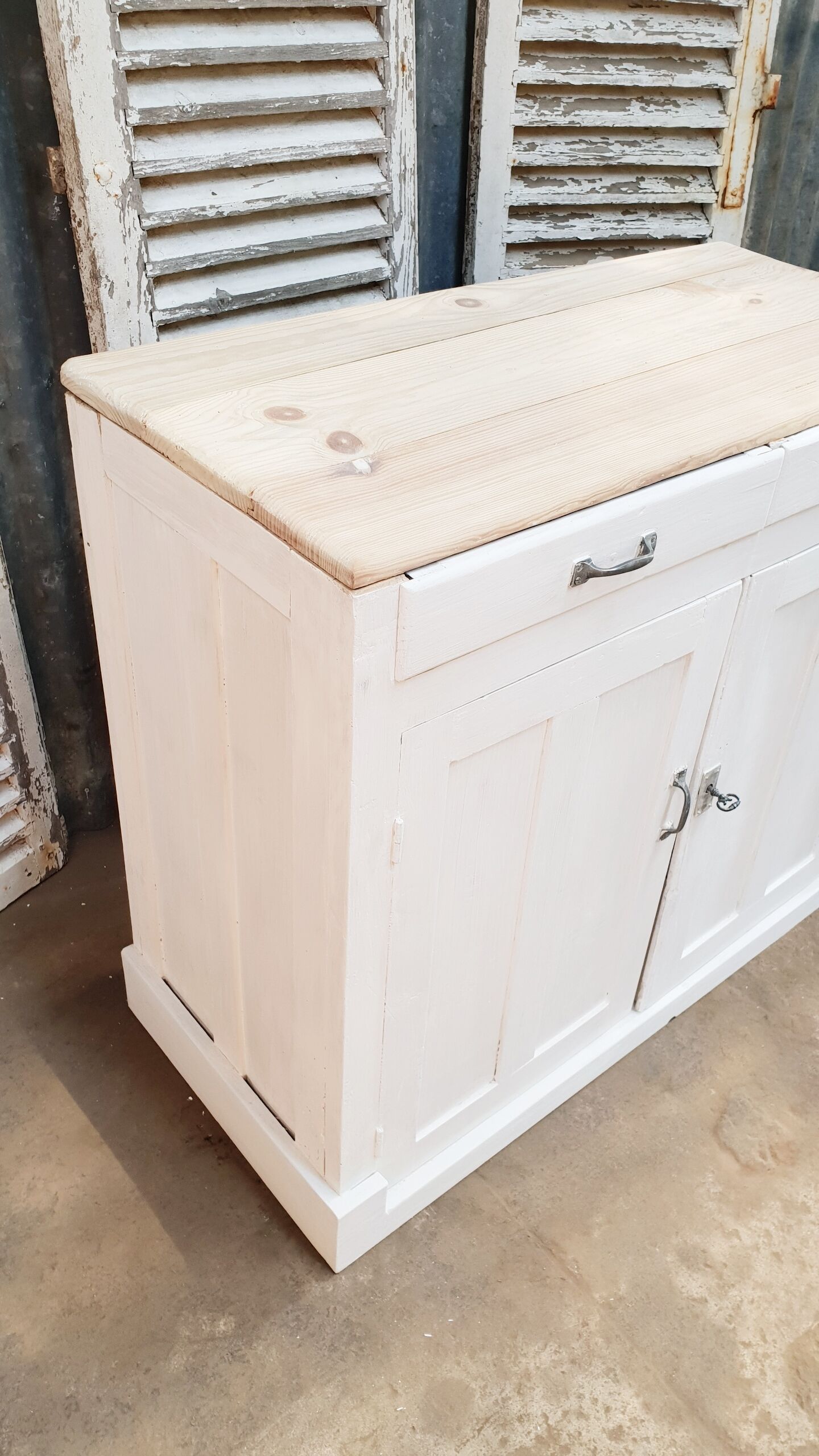 Buffet parisien vintage