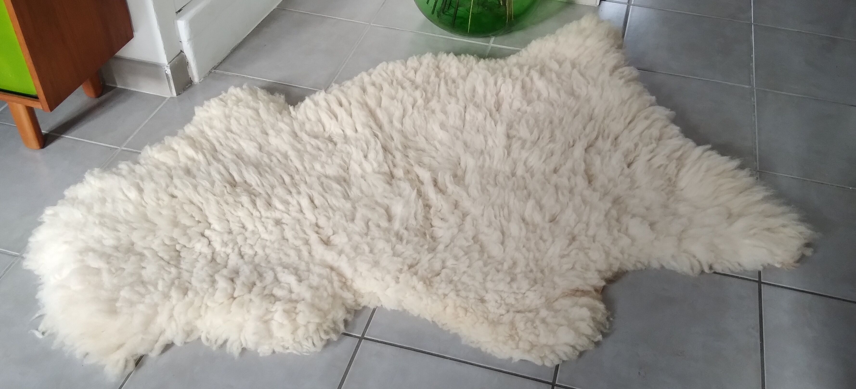 Natural sheepskin 130 x 95 cms